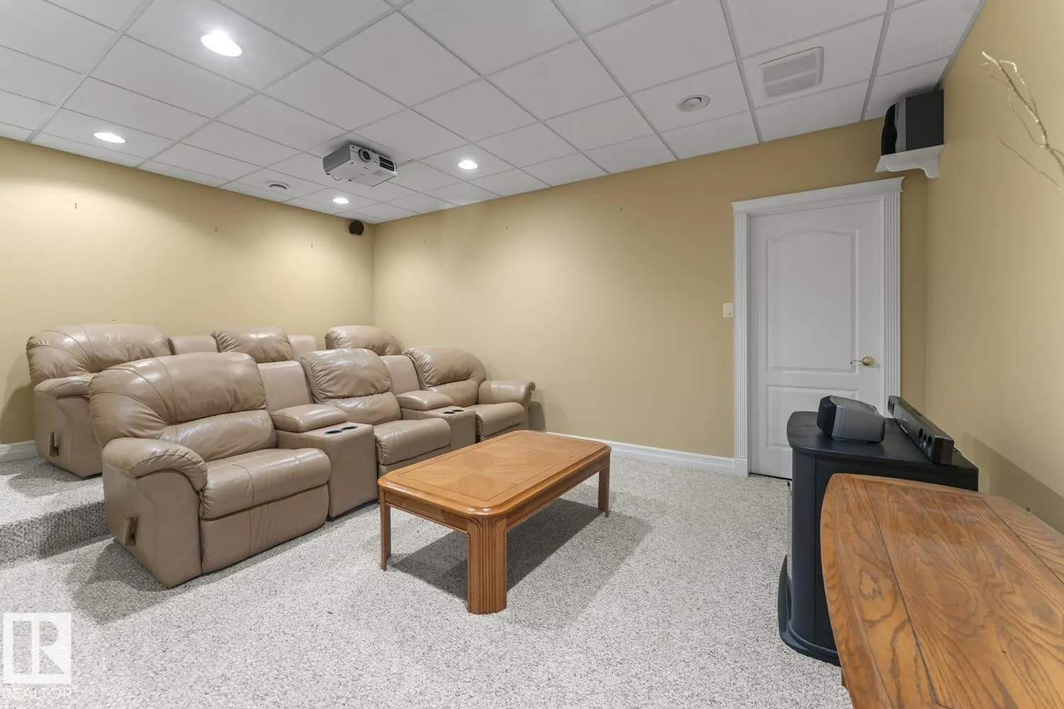 3006 WAYNE Way