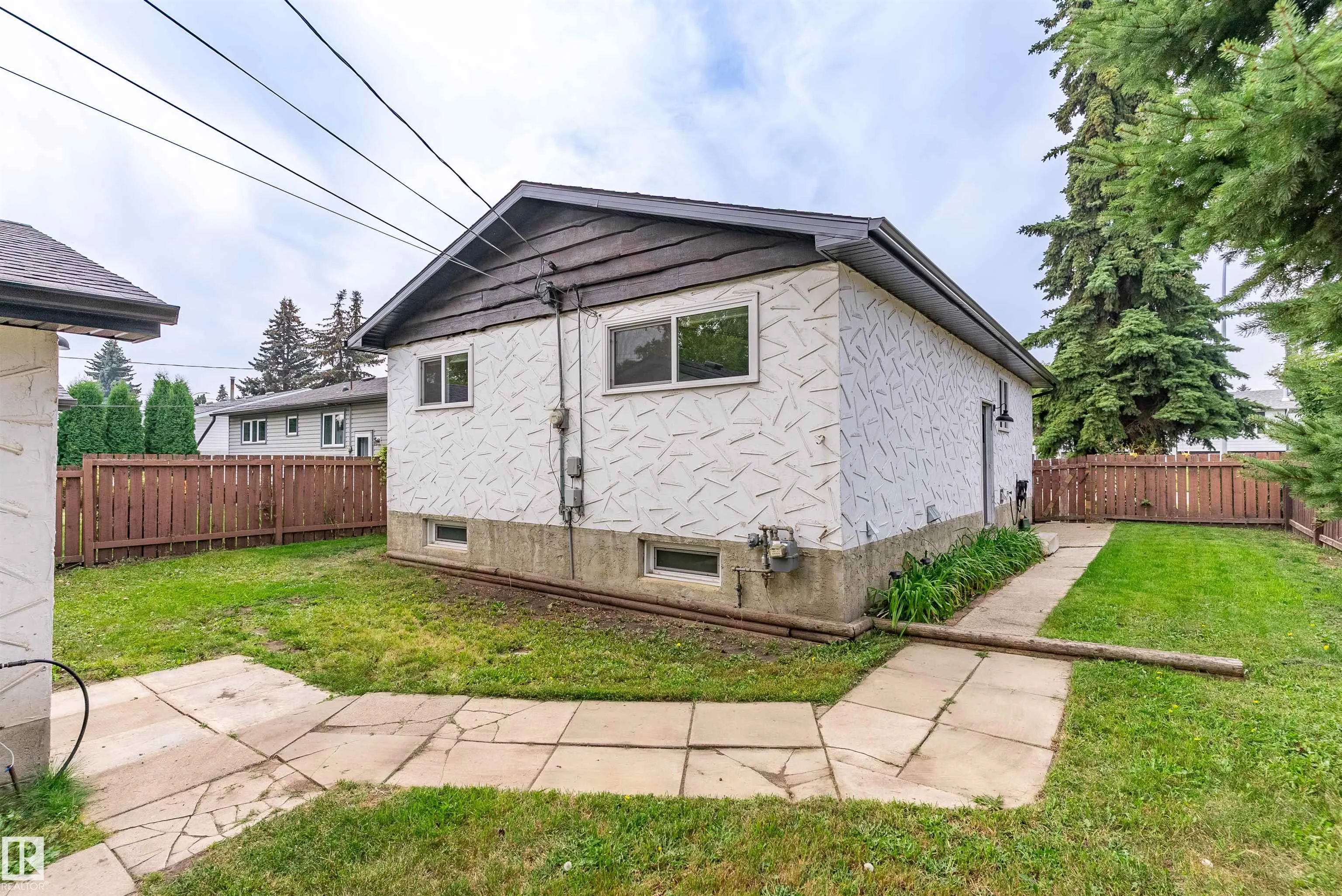 23 LINDEN ST Street