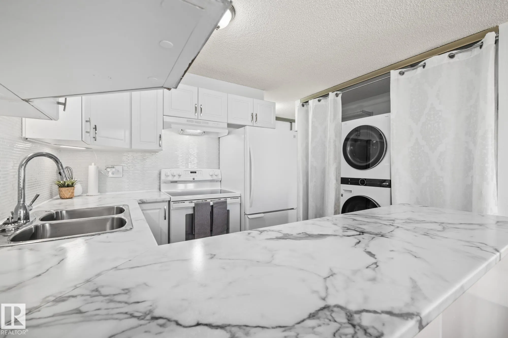 27 PINEVIEW HORIZON Village
