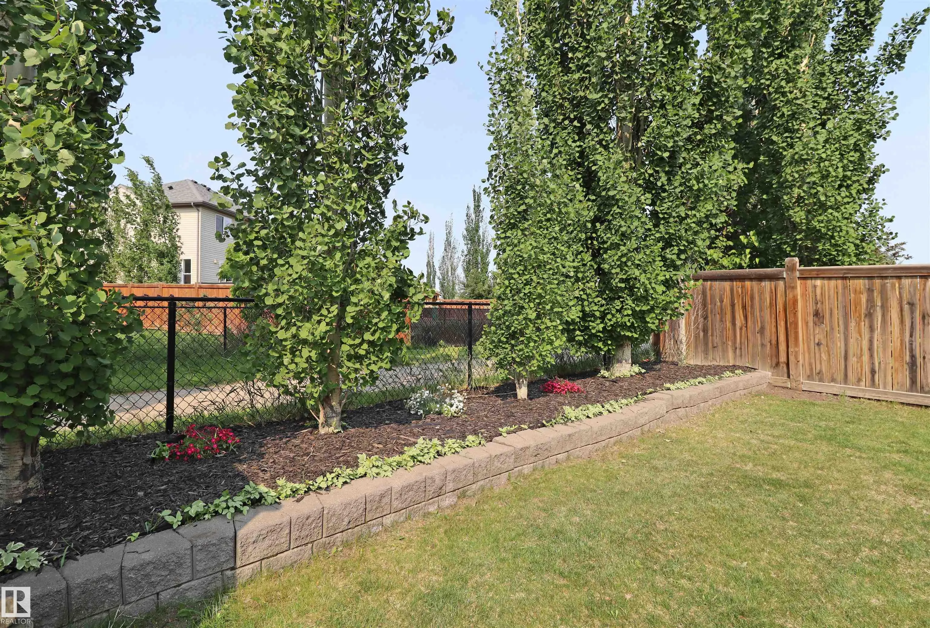 24 Henderson Landing