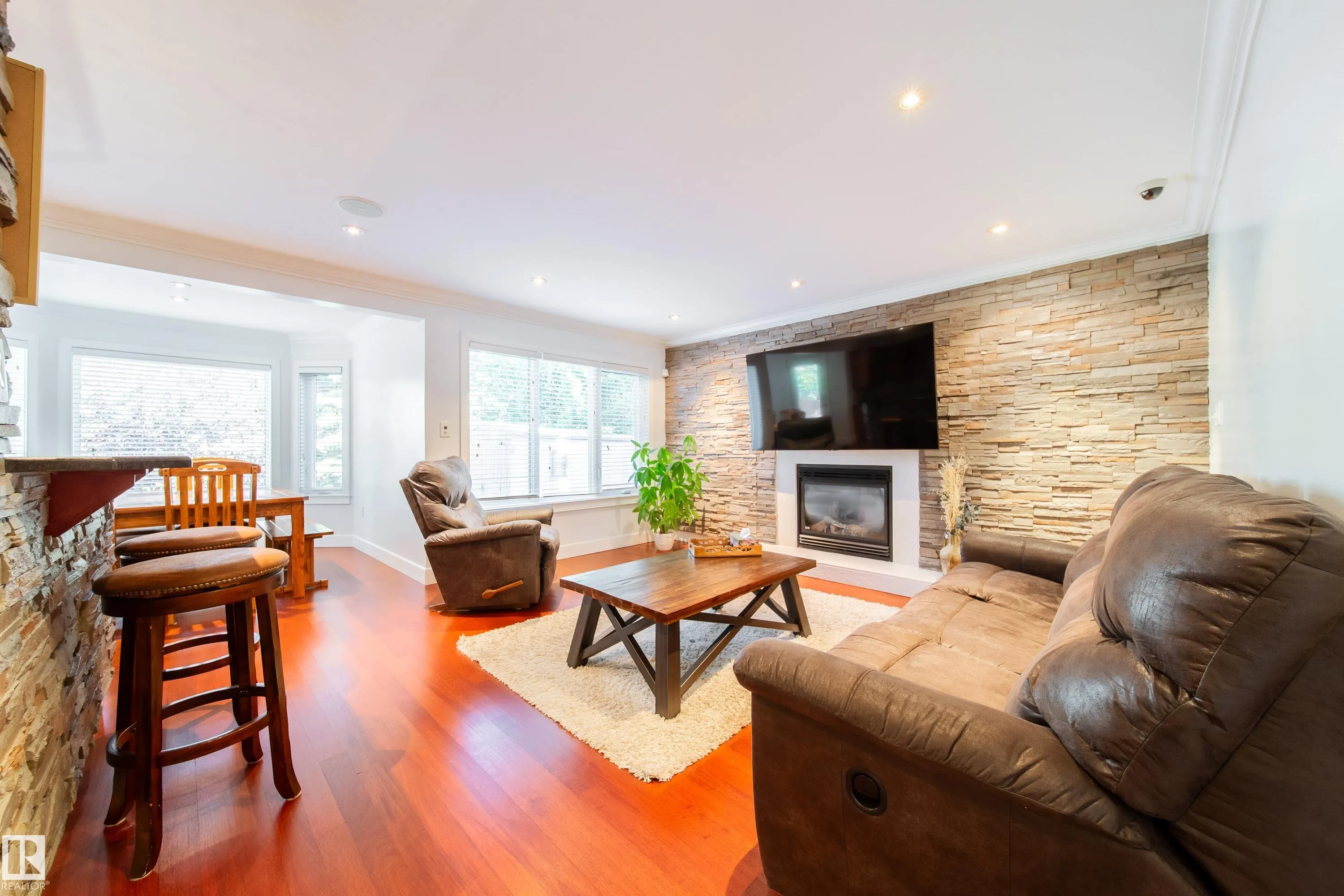 89 DUFFERIN Street