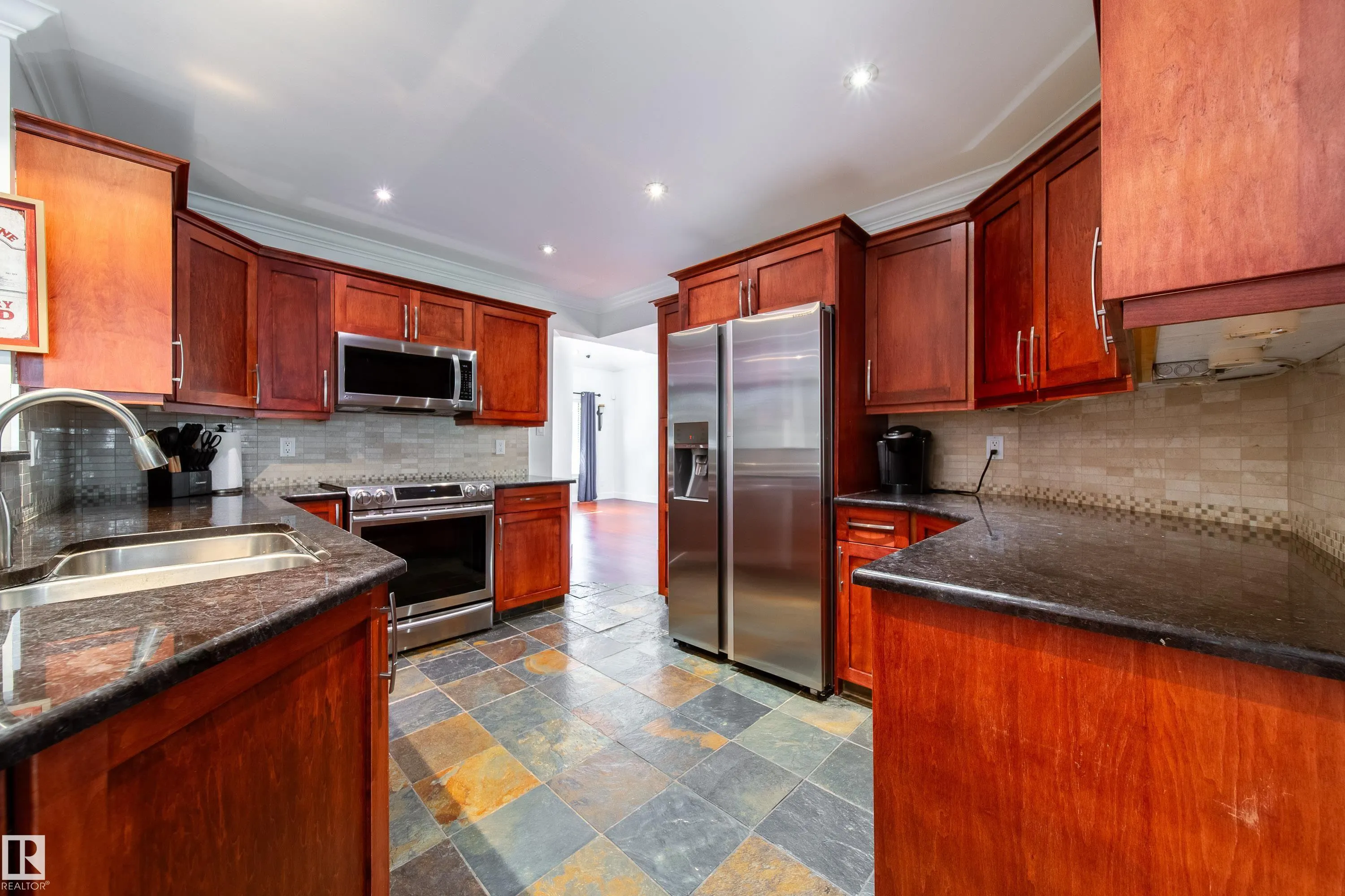 89 DUFFERIN Street
