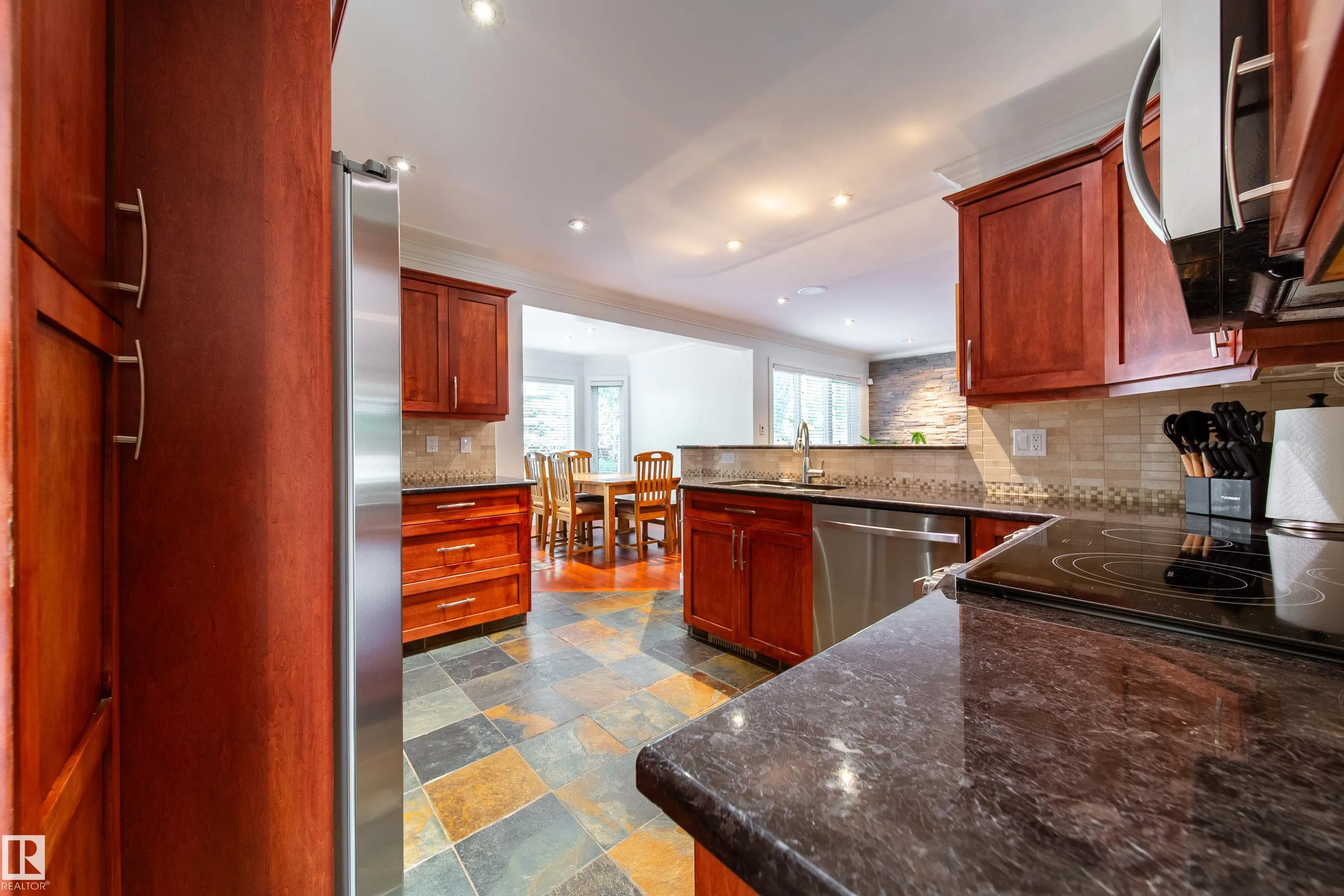 89 DUFFERIN Street