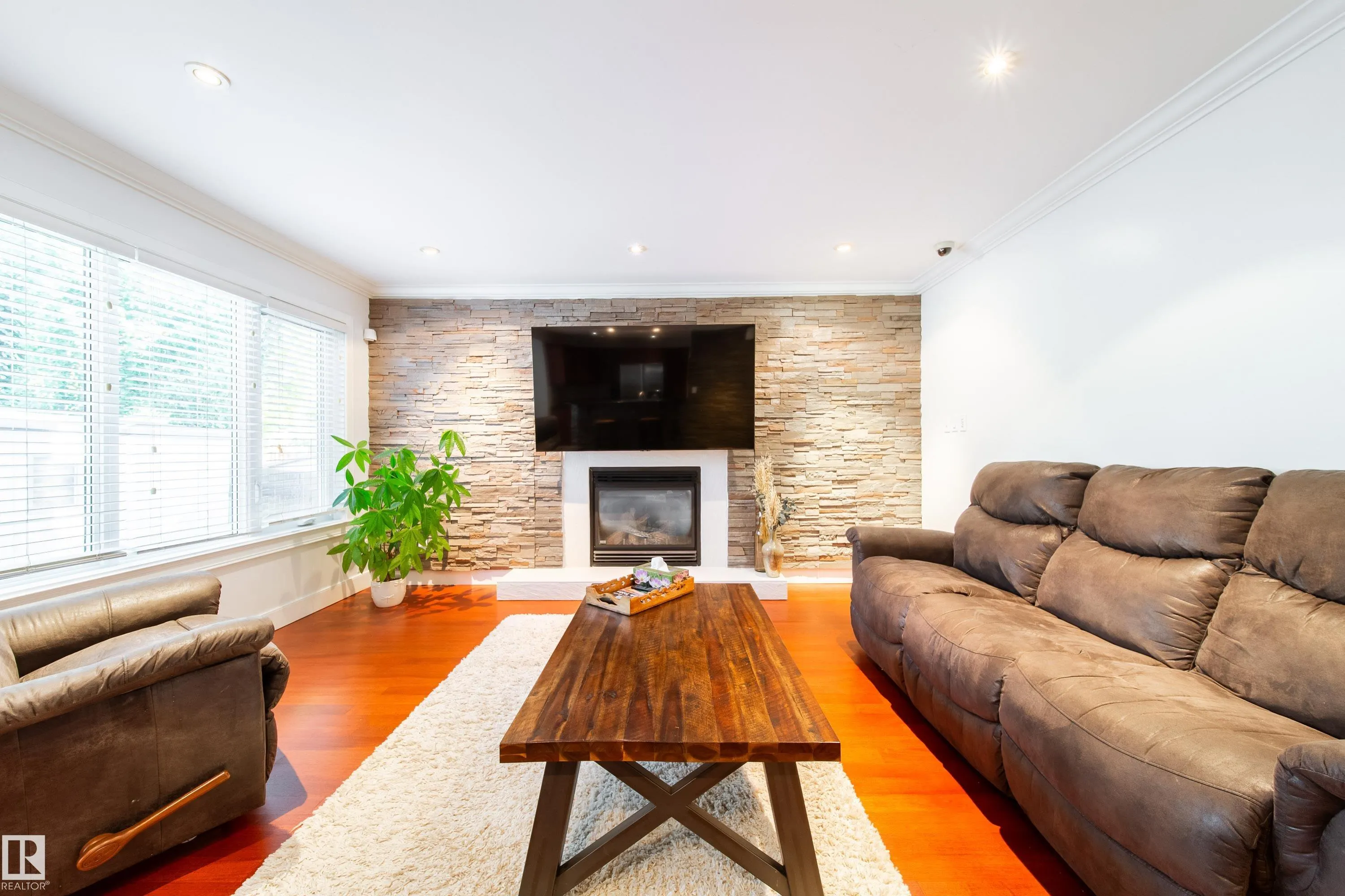 89 DUFFERIN Street