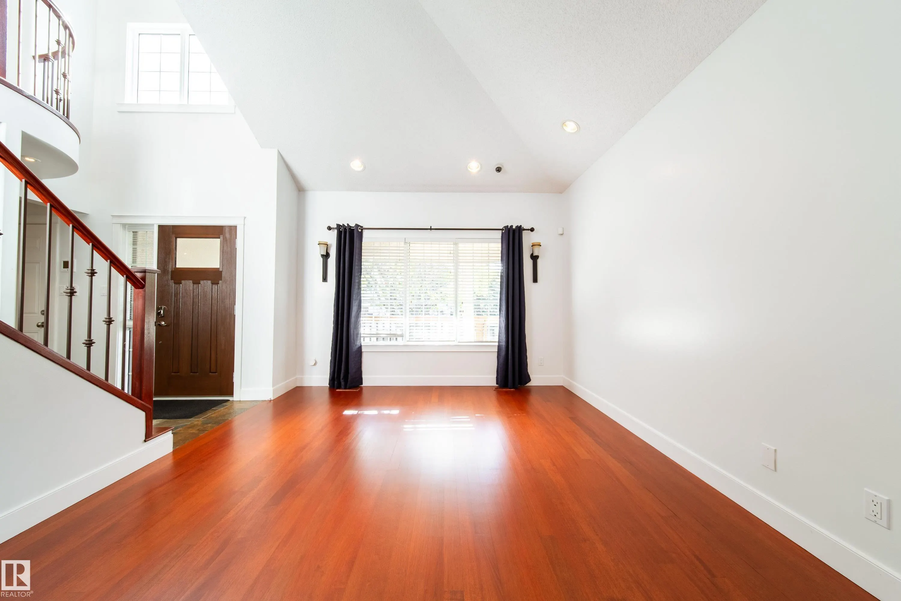 89 DUFFERIN Street