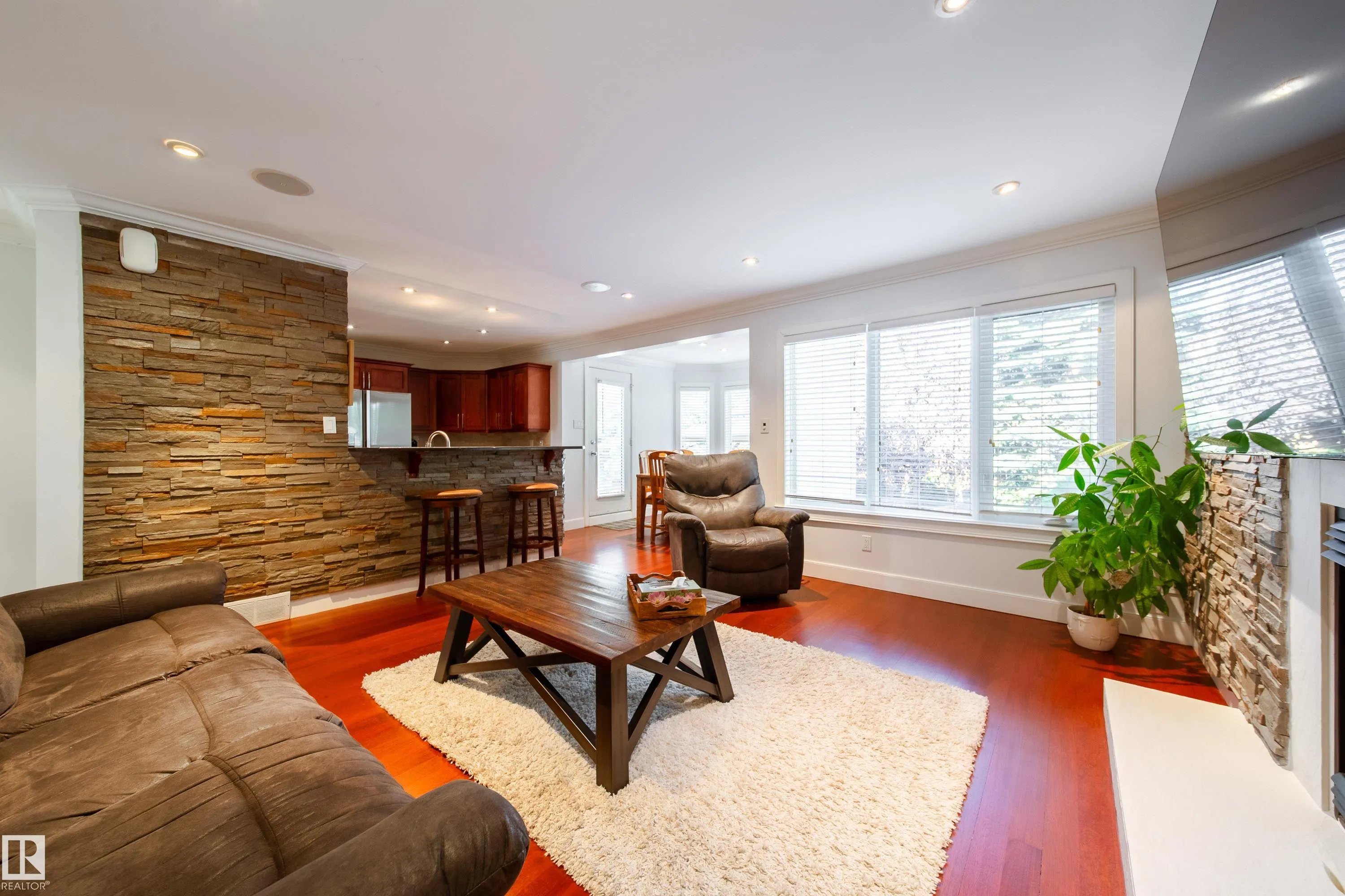 89 DUFFERIN Street