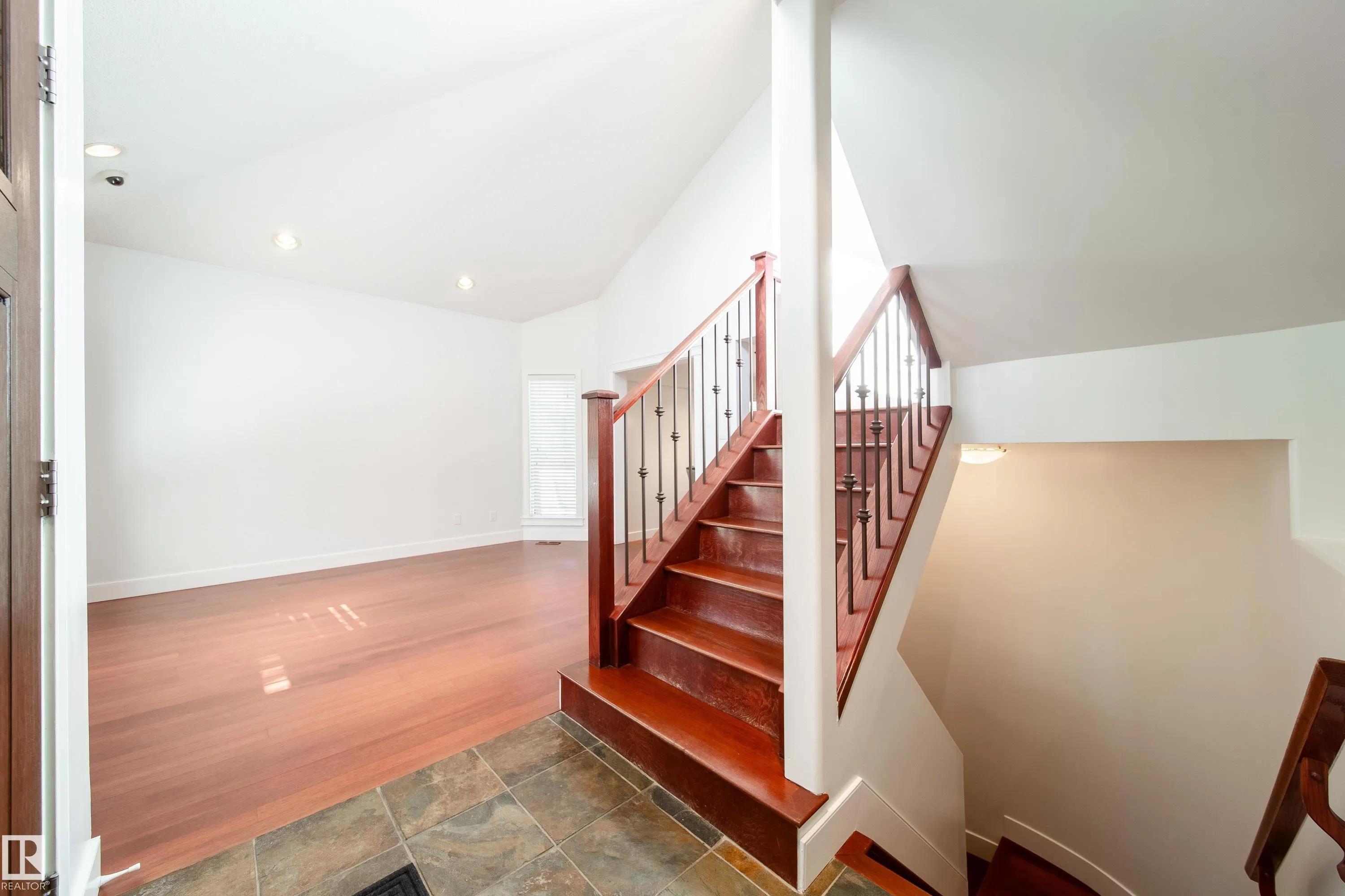 89 DUFFERIN Street