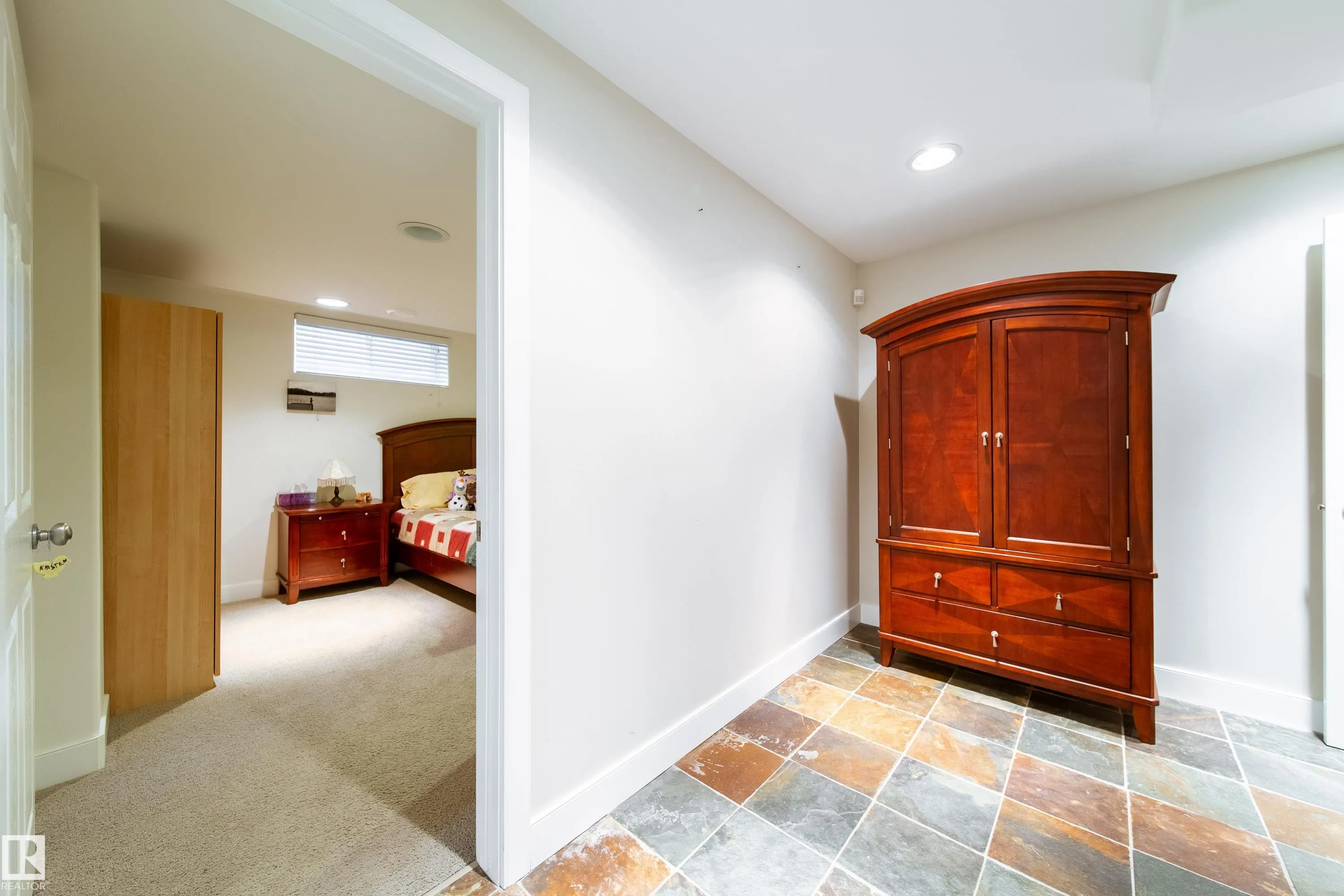 89 DUFFERIN Street