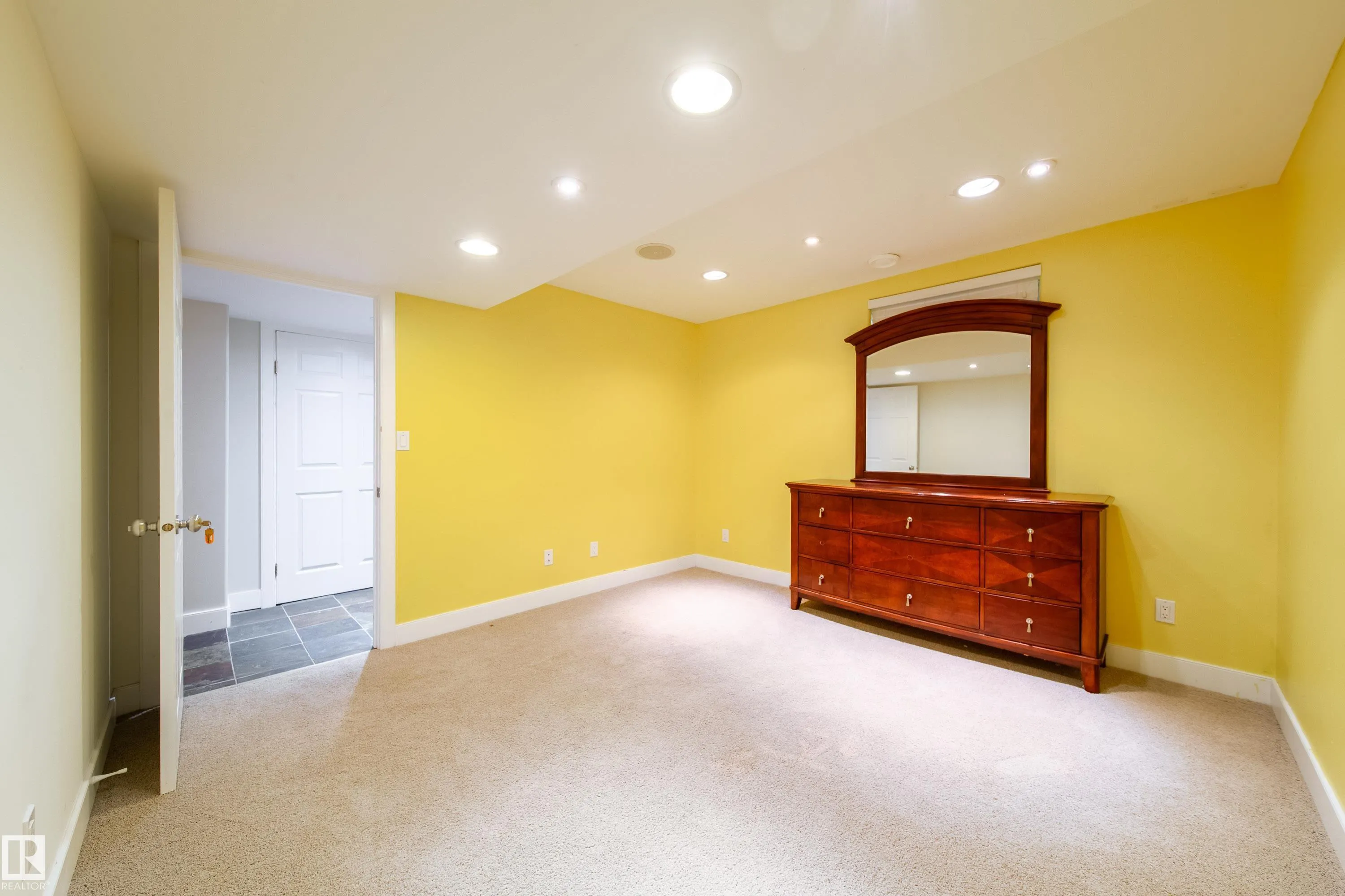 89 DUFFERIN Street