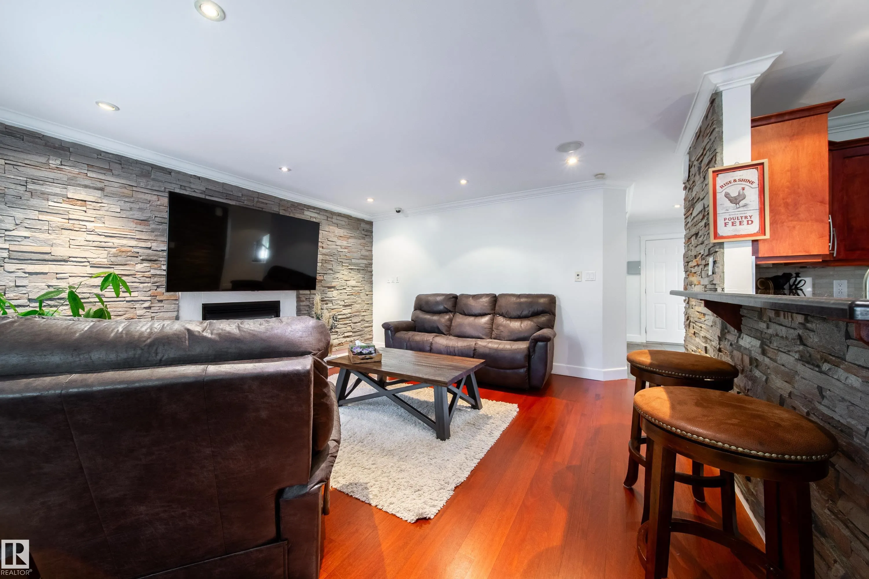 89 DUFFERIN Street