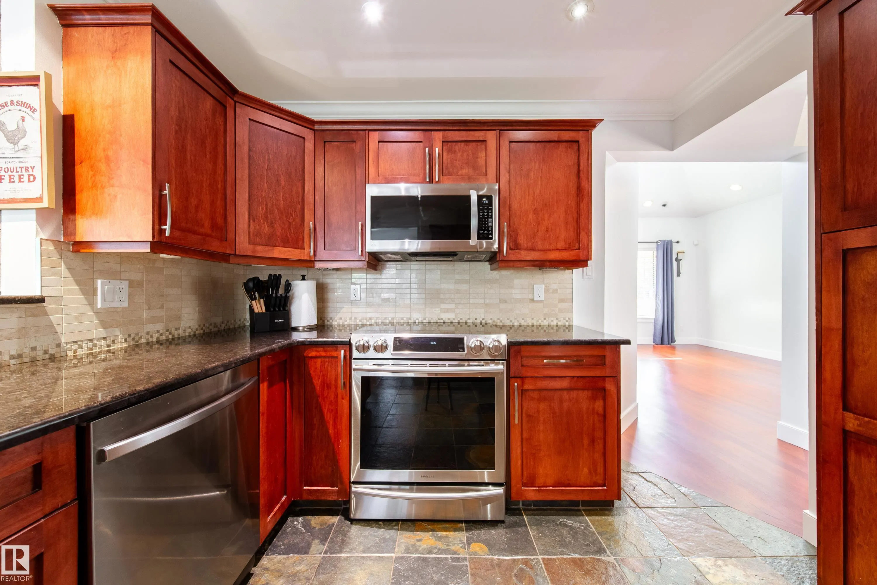 89 DUFFERIN Street
