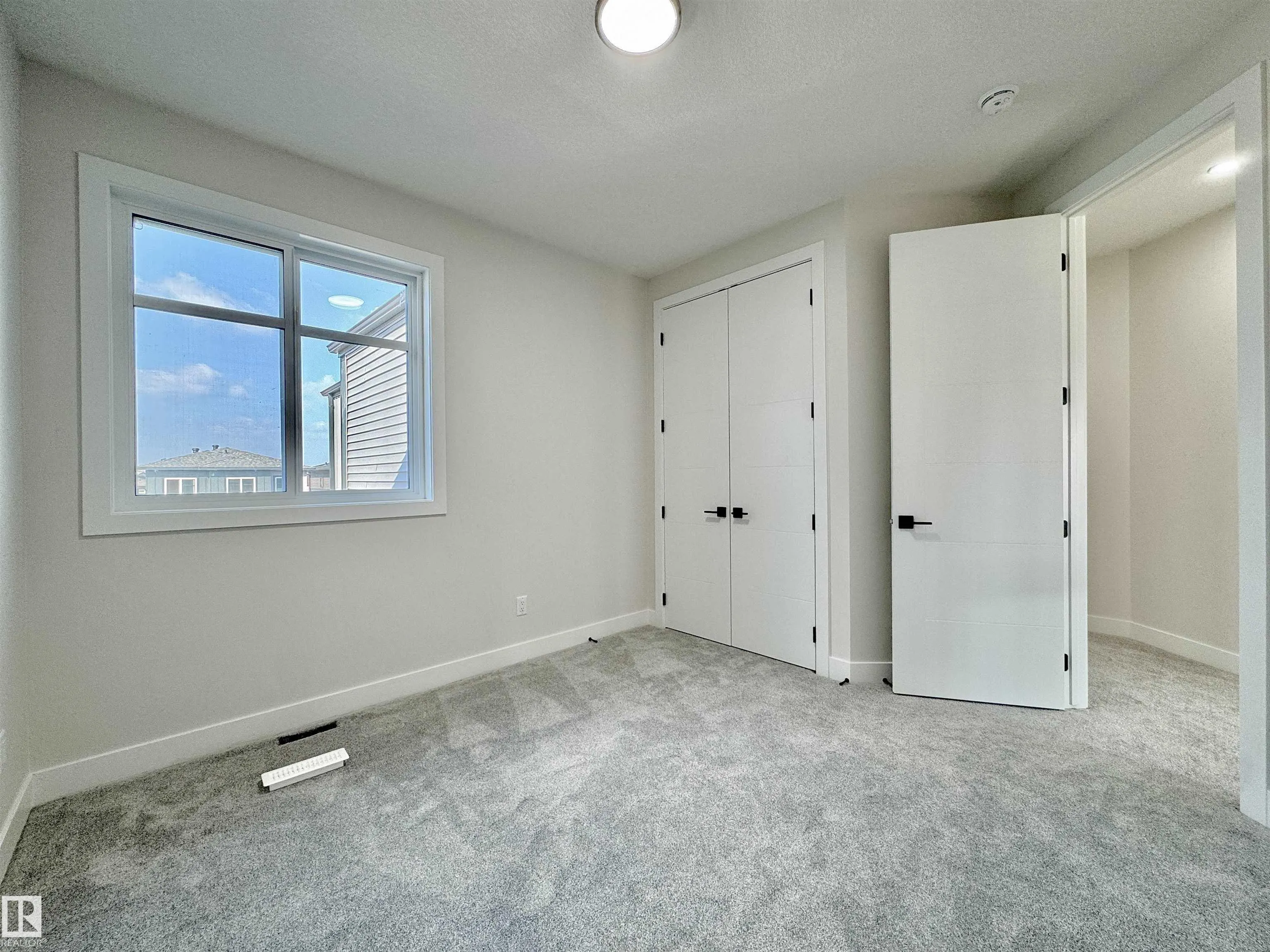 7027 KIVIAQ Crescent