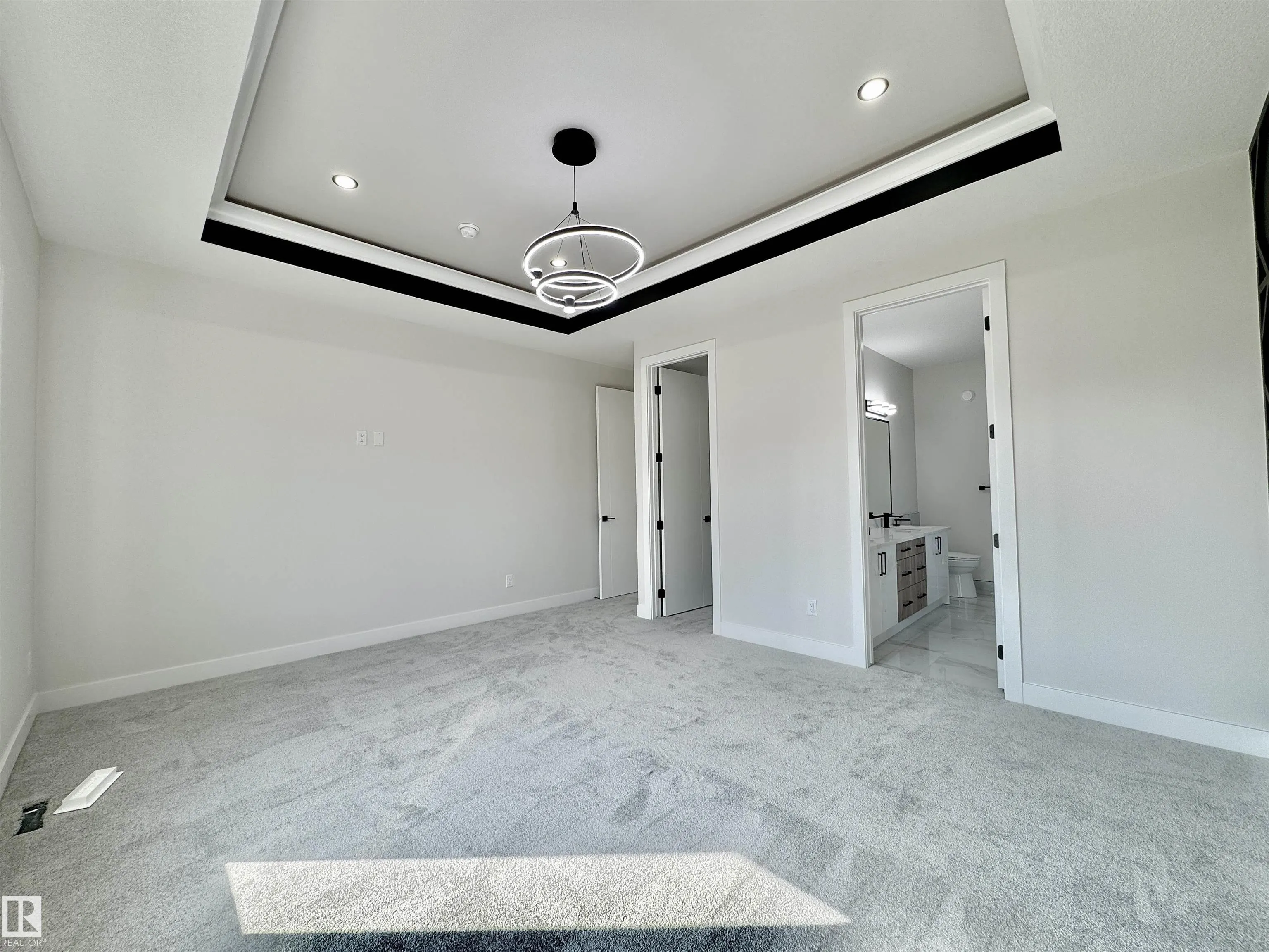 7027 KIVIAQ Crescent