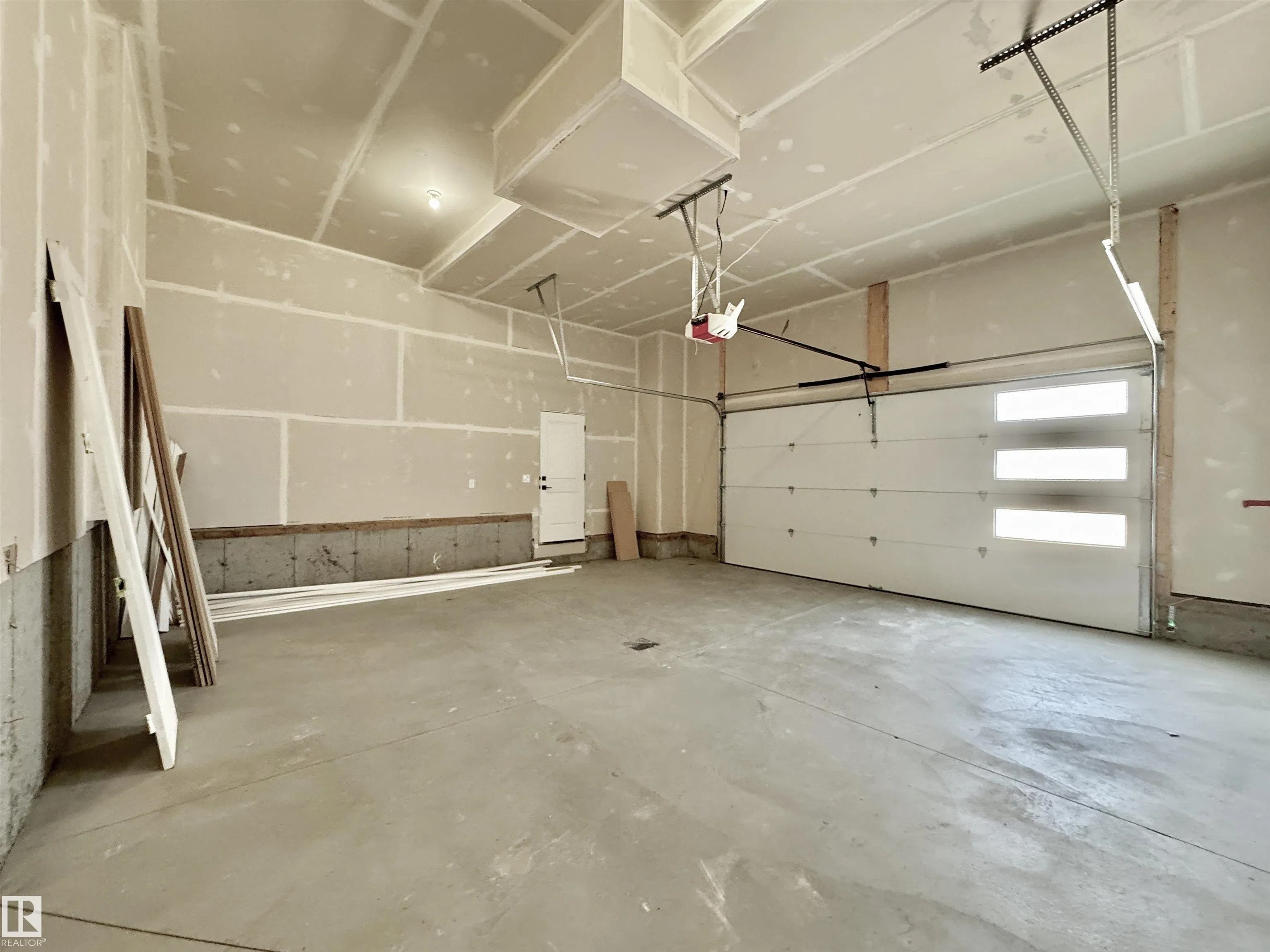 7027 KIVIAQ Crescent