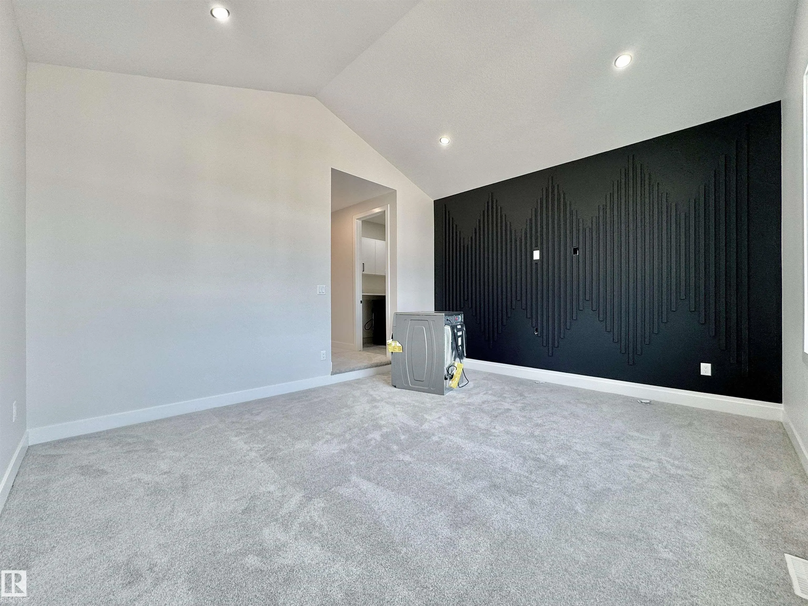 7027 KIVIAQ Crescent