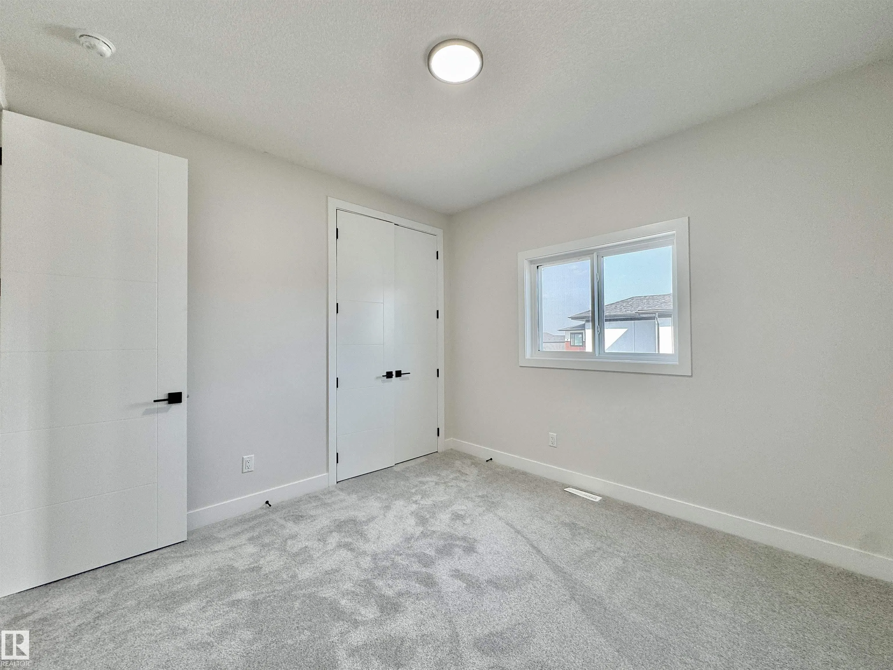 7027 KIVIAQ Crescent