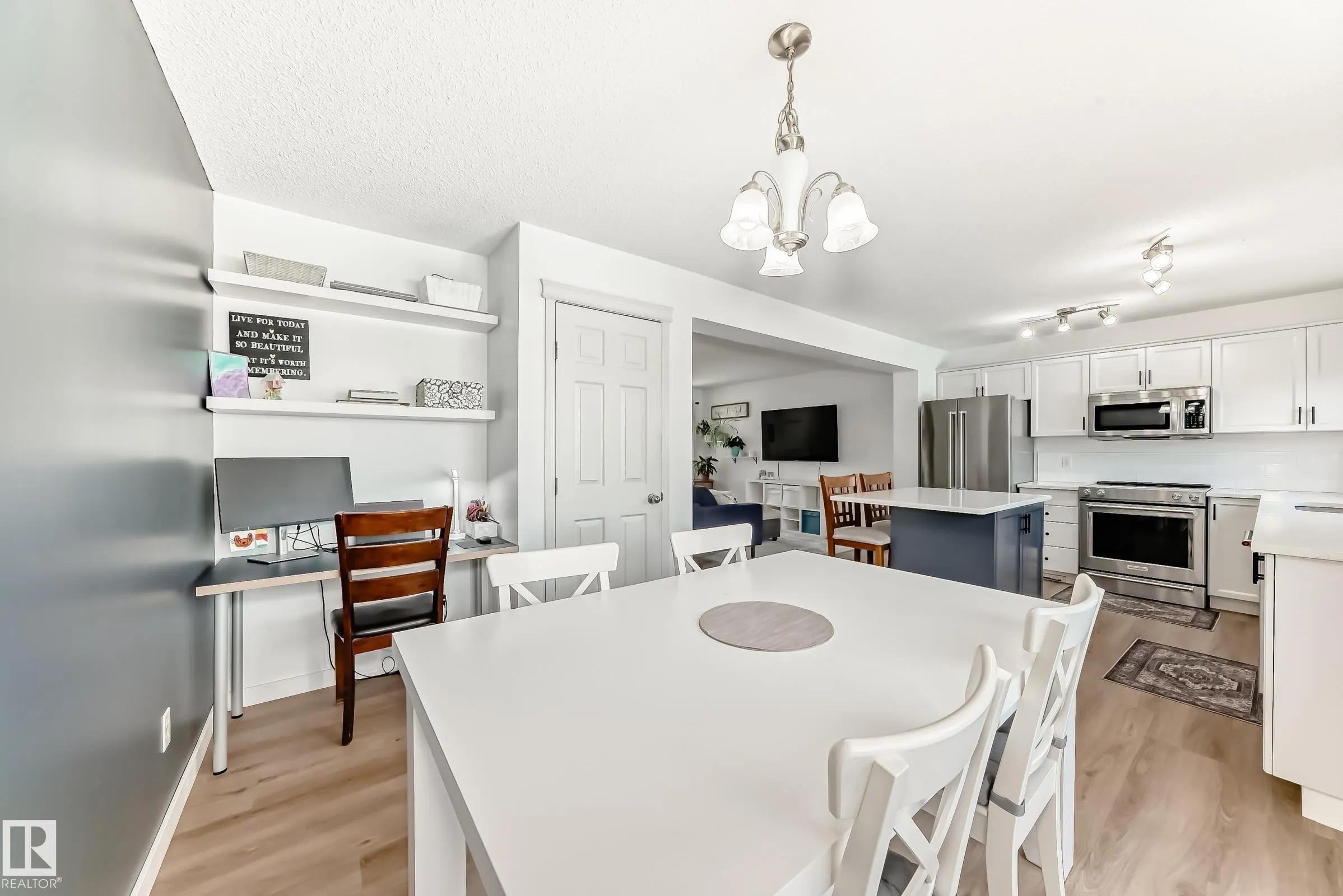 246 SUMMERTON Crescent
