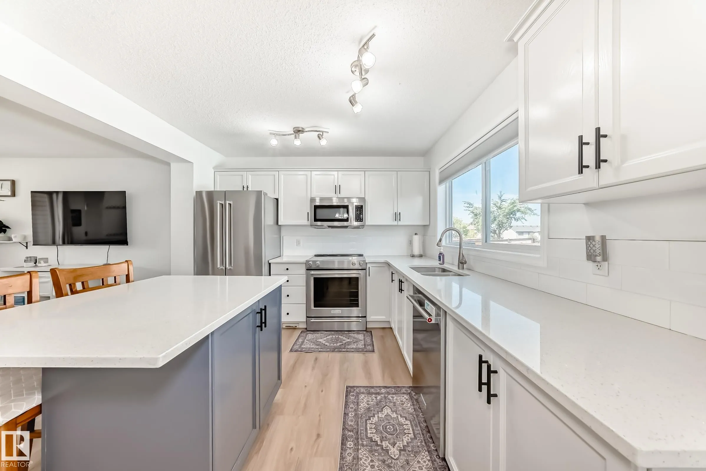 246 SUMMERTON Crescent