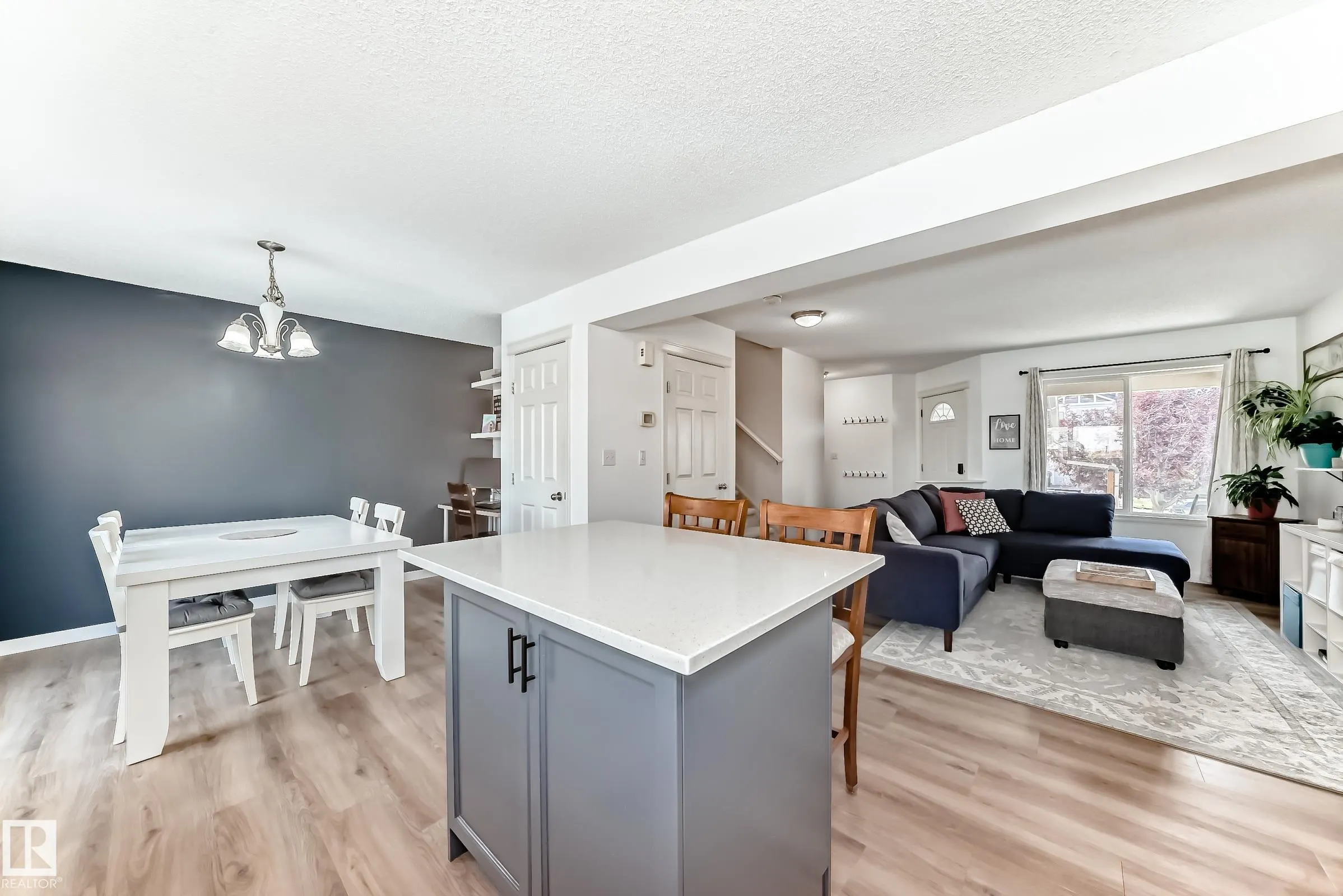 246 SUMMERTON Crescent