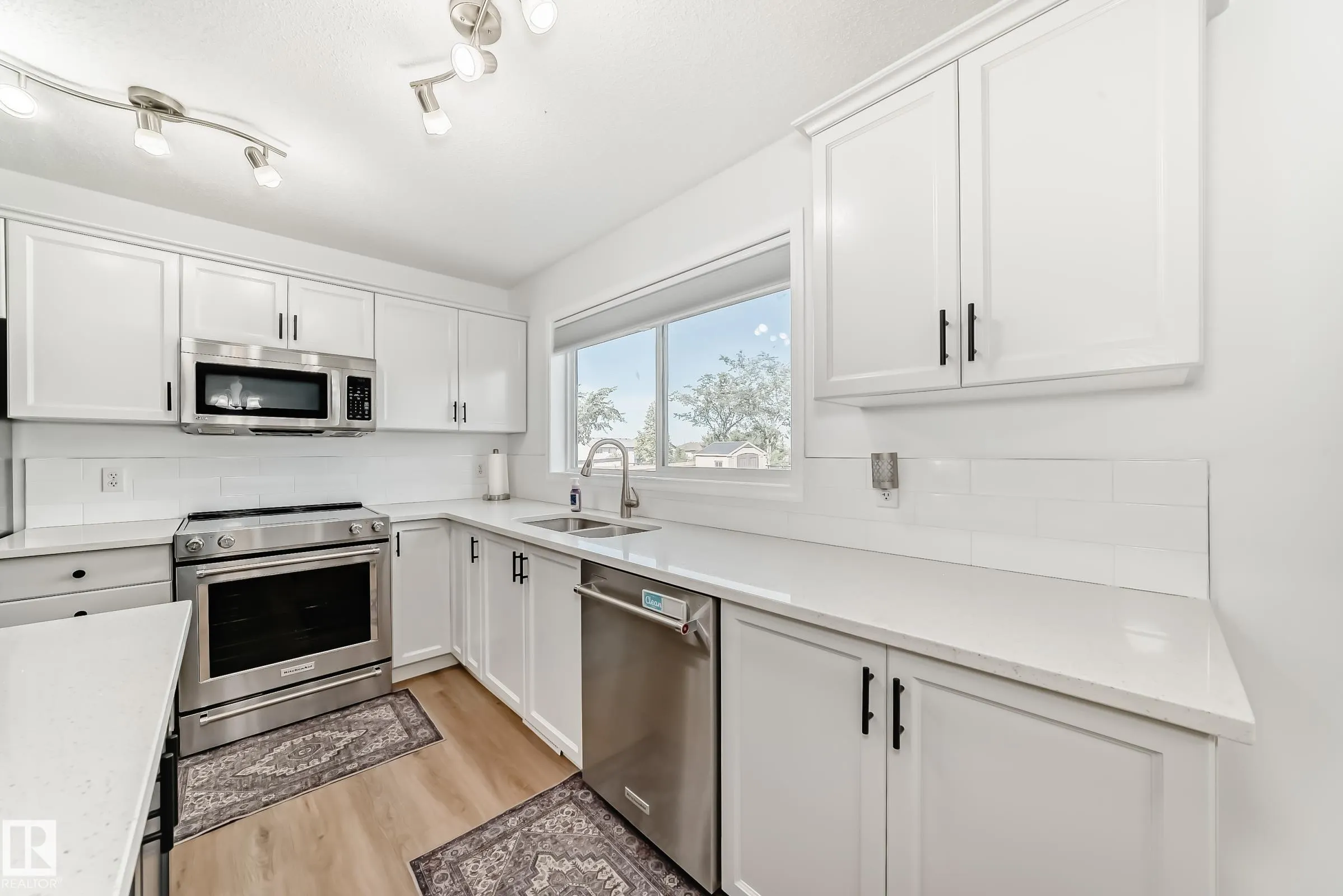 246 SUMMERTON Crescent