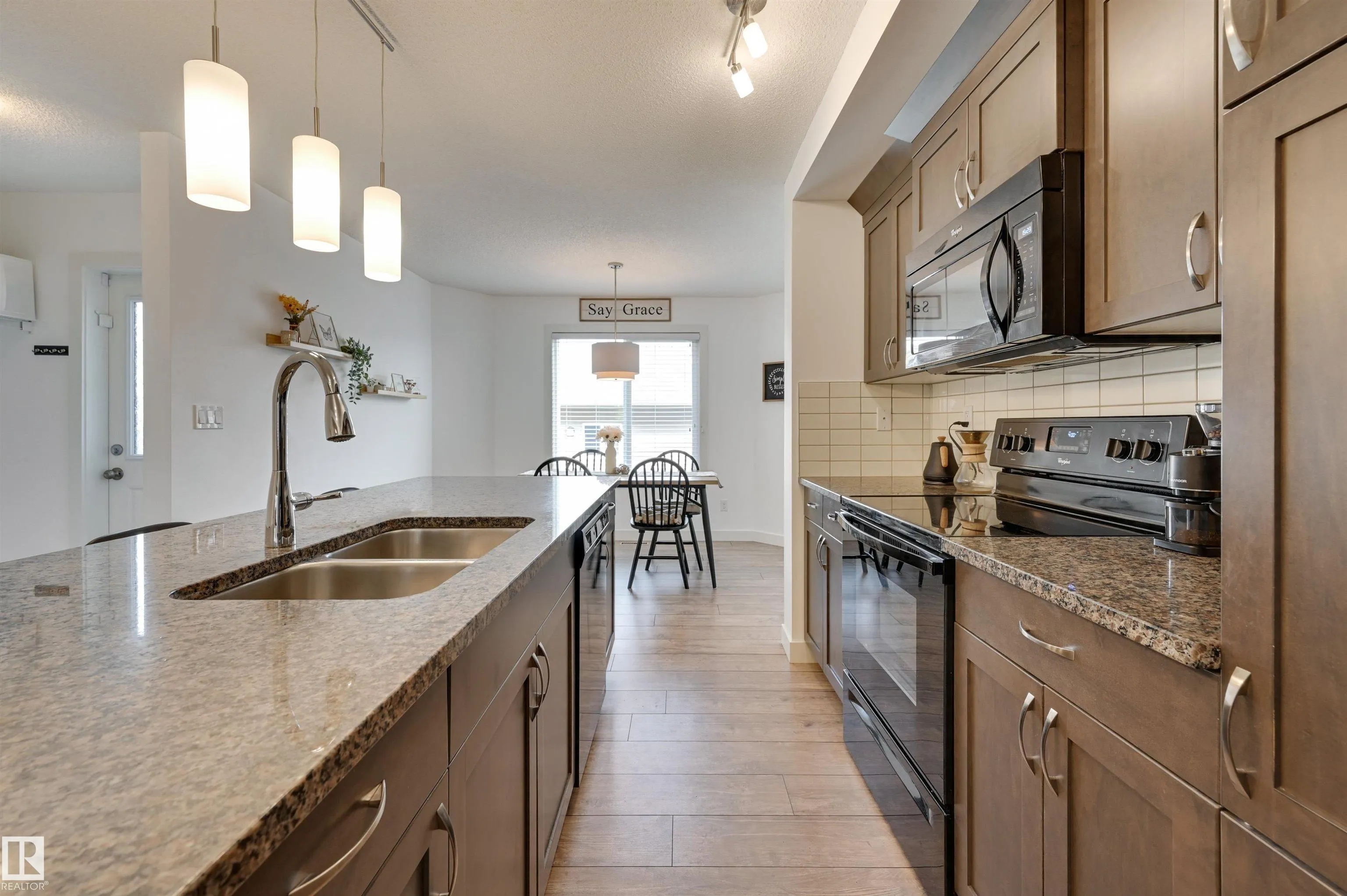 7343 EDGEMONT Way