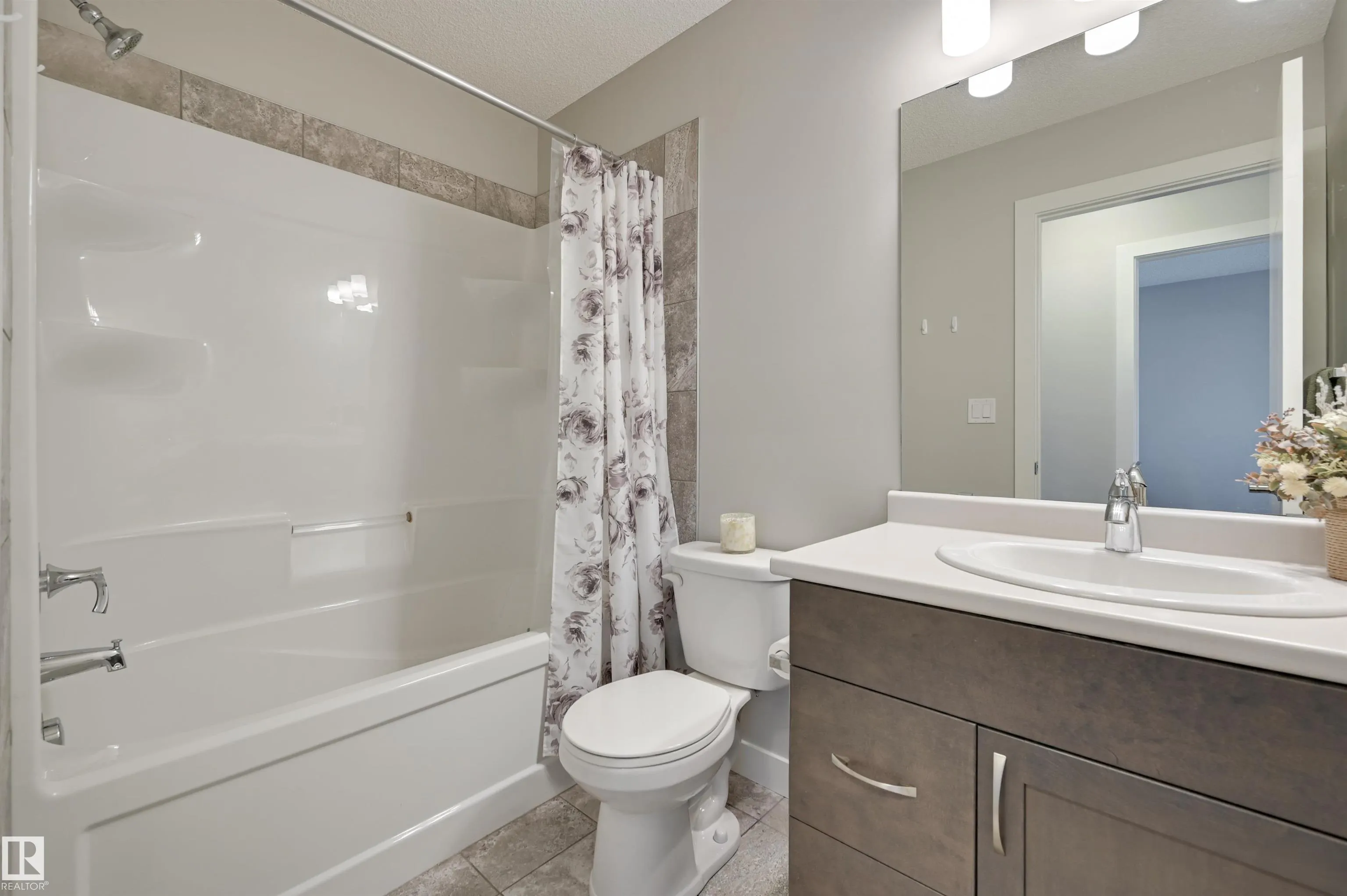 7343 EDGEMONT Way
