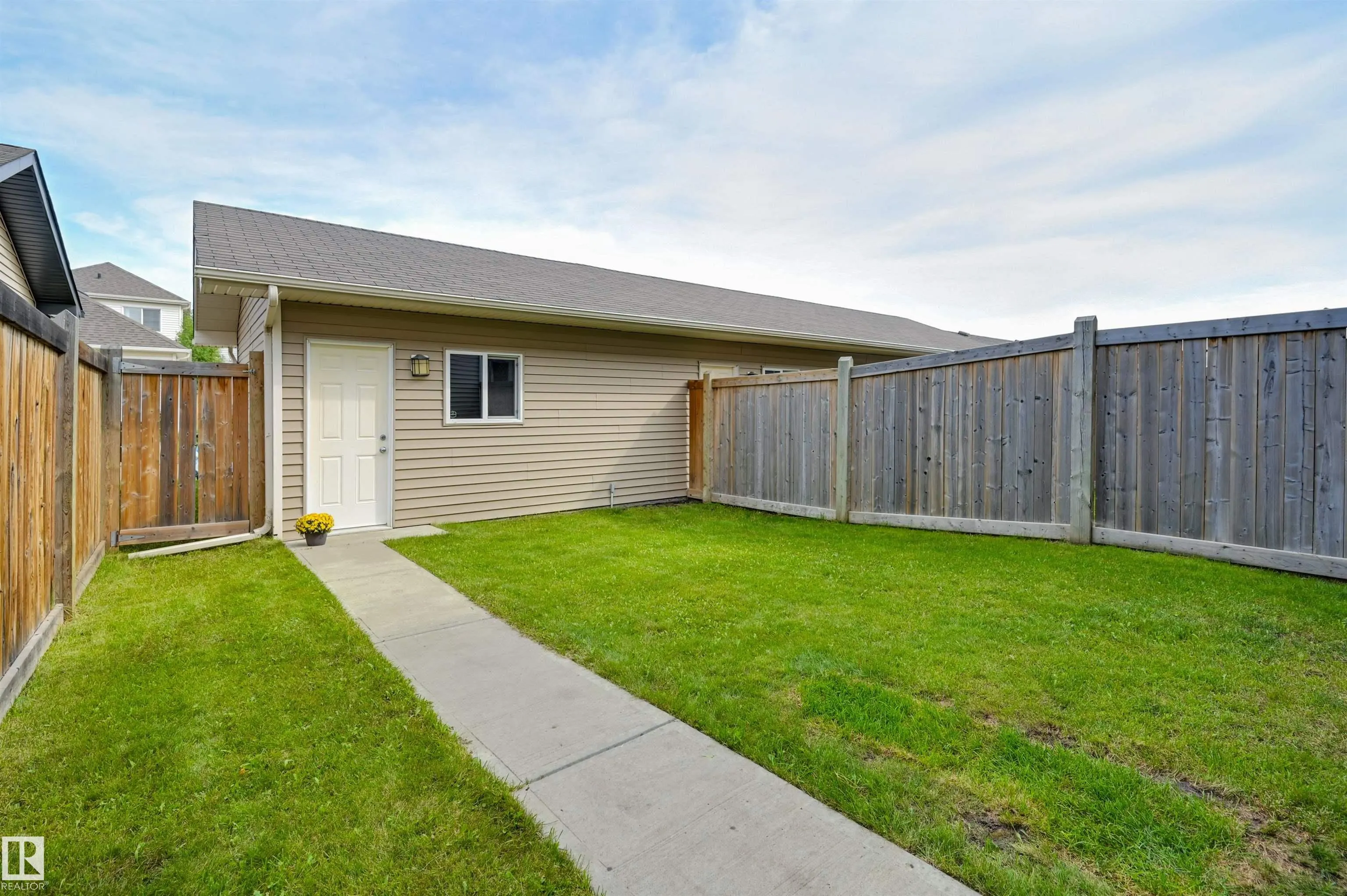 7343 EDGEMONT Way