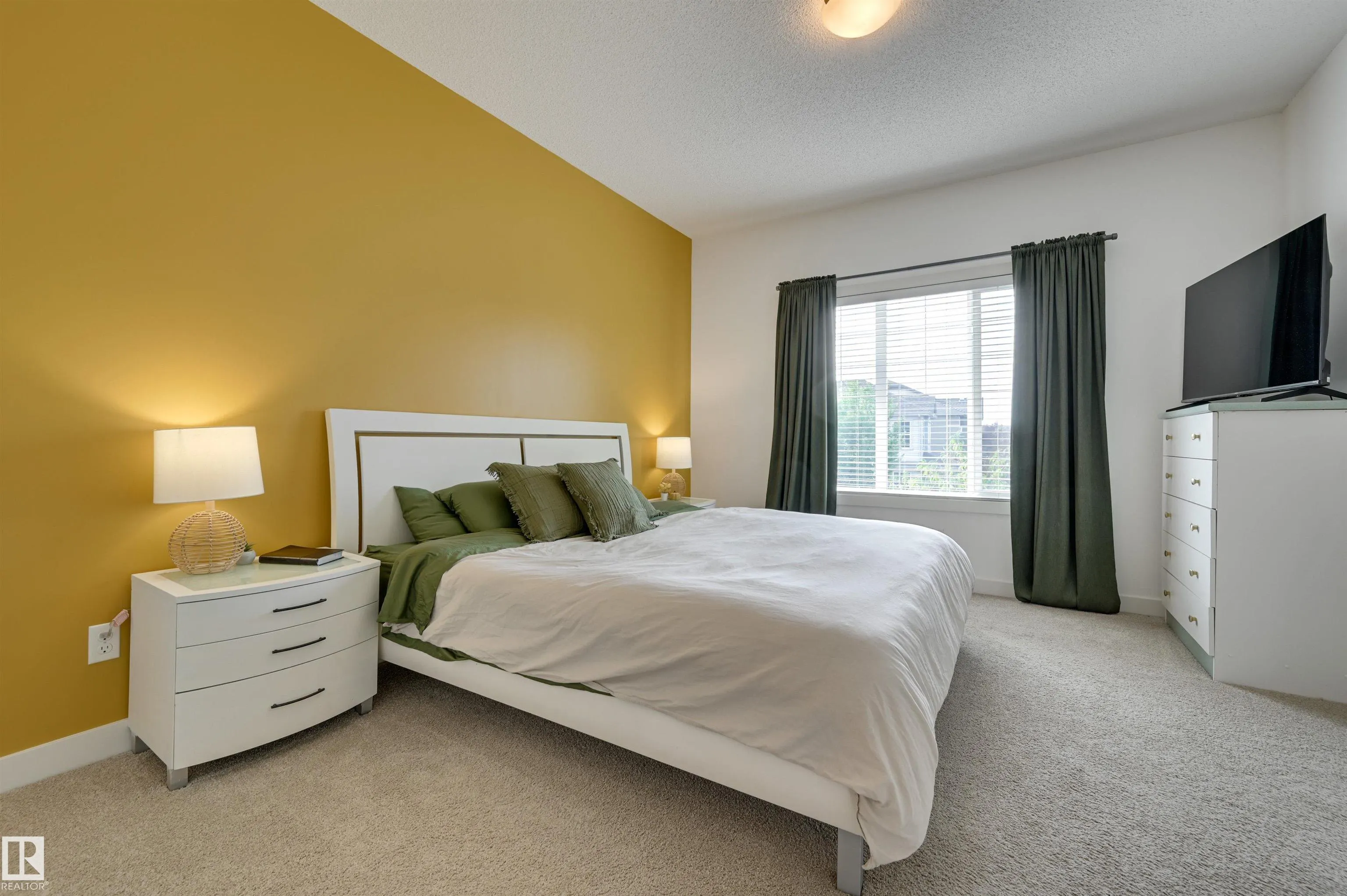 7343 EDGEMONT Way