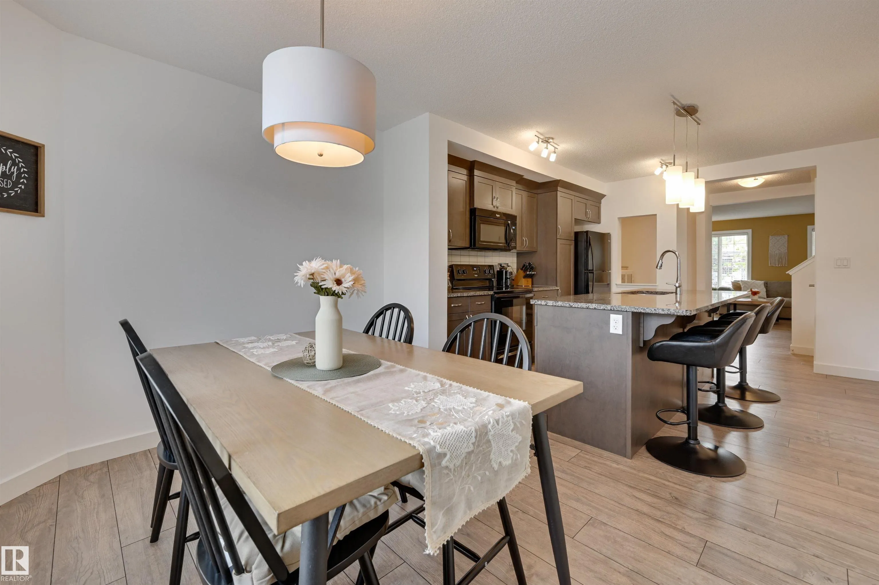 7343 EDGEMONT Way