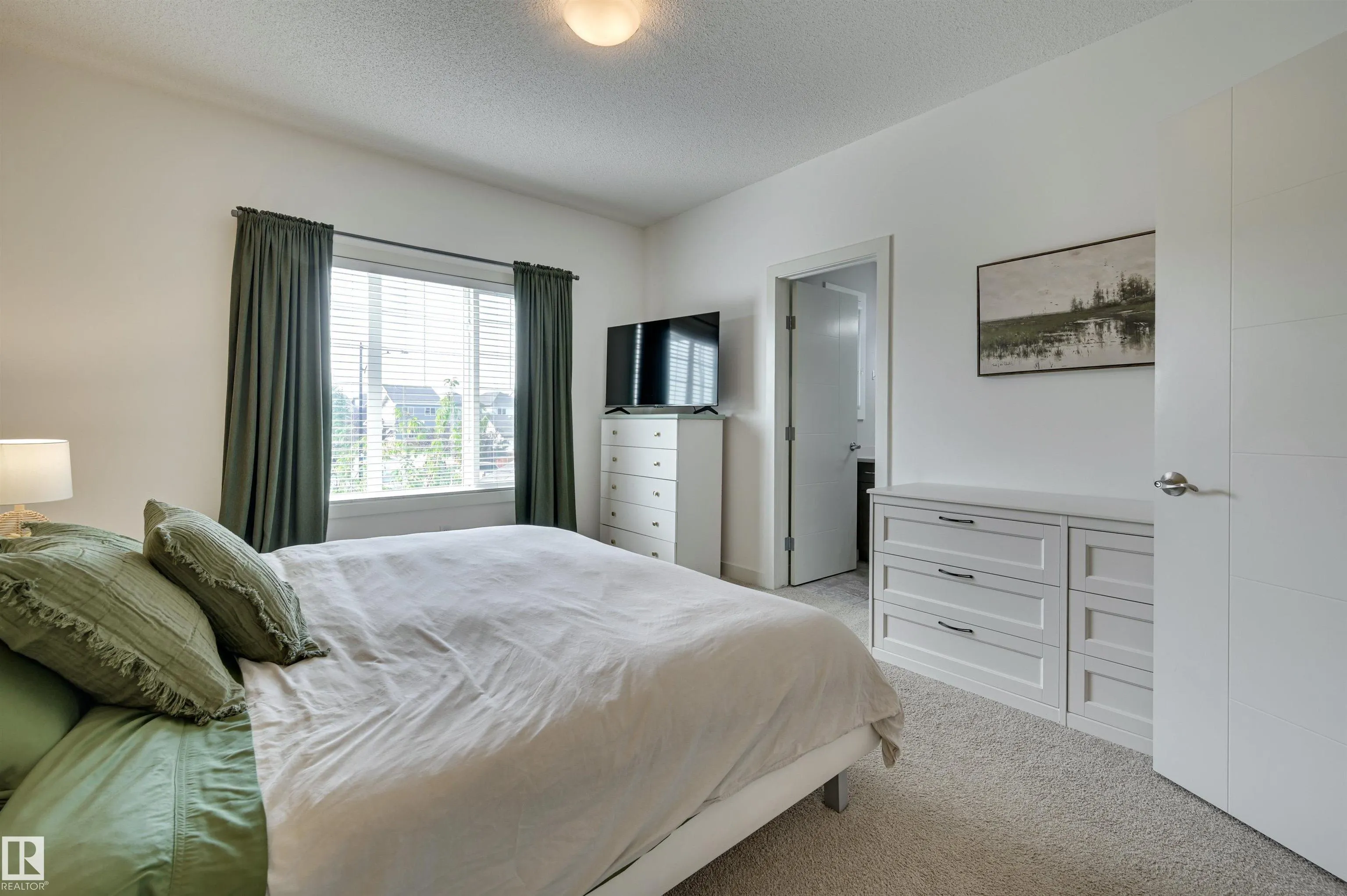 7343 EDGEMONT Way