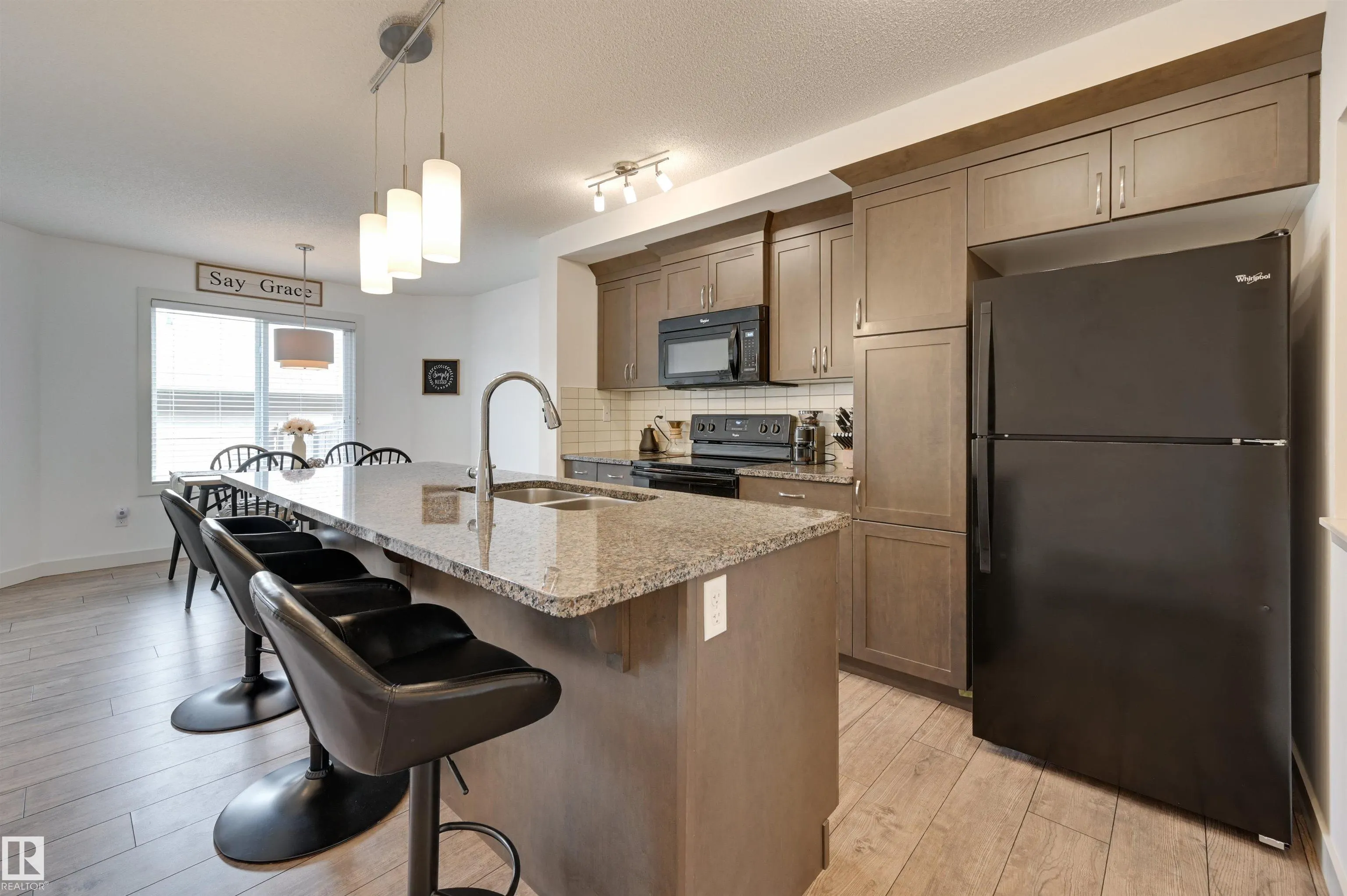 7343 EDGEMONT Way