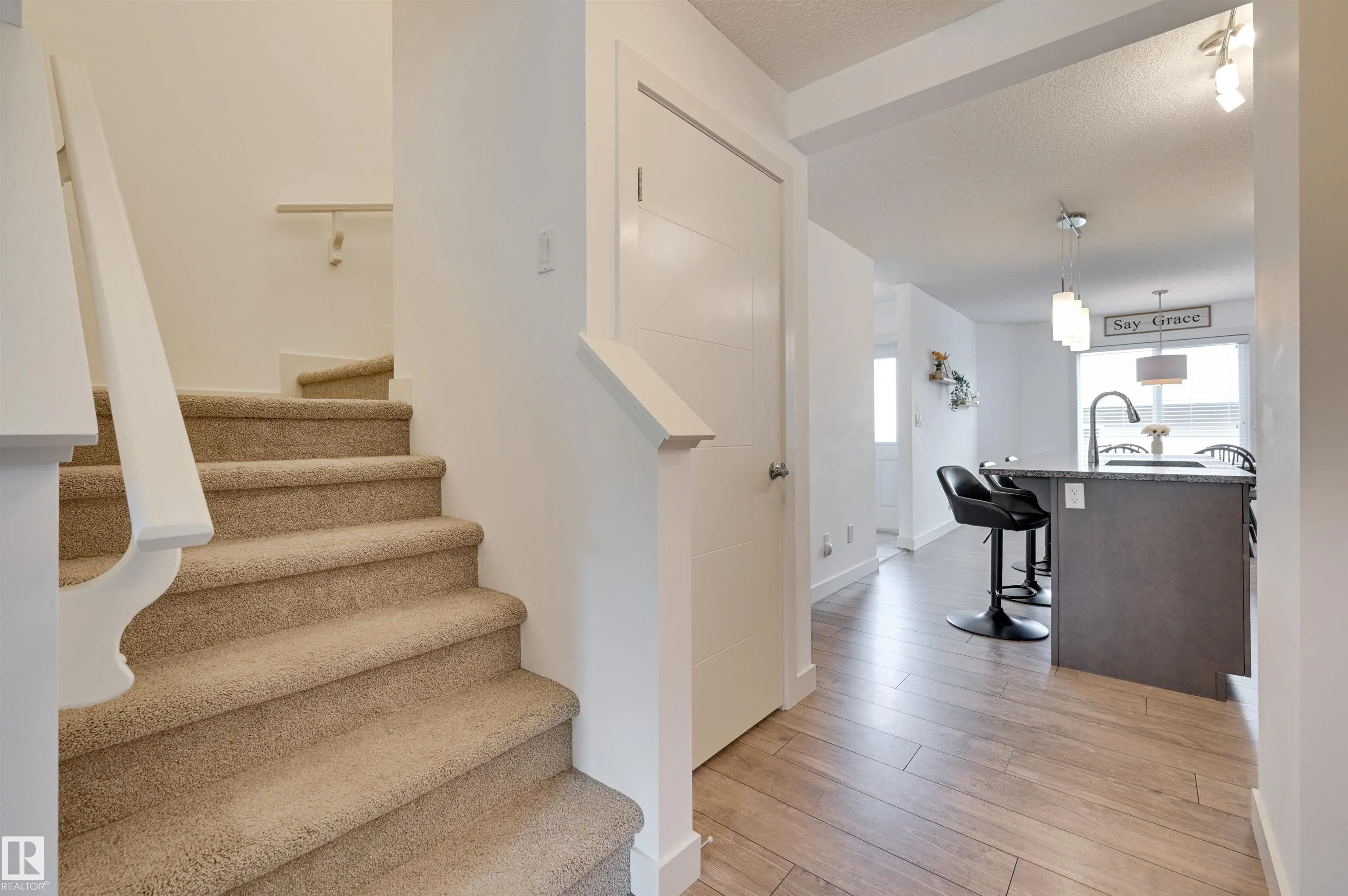 7343 EDGEMONT Way