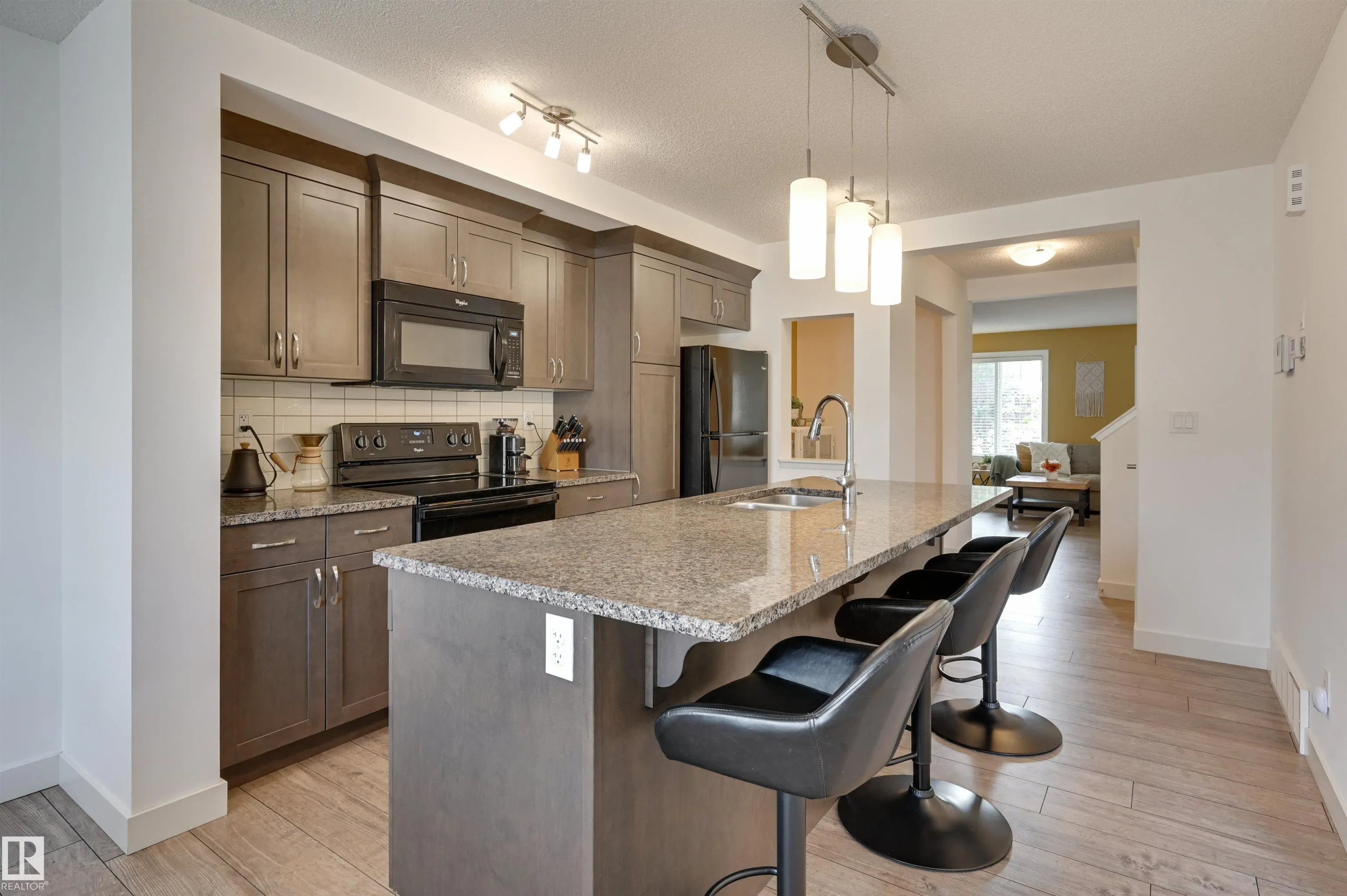 7343 EDGEMONT Way