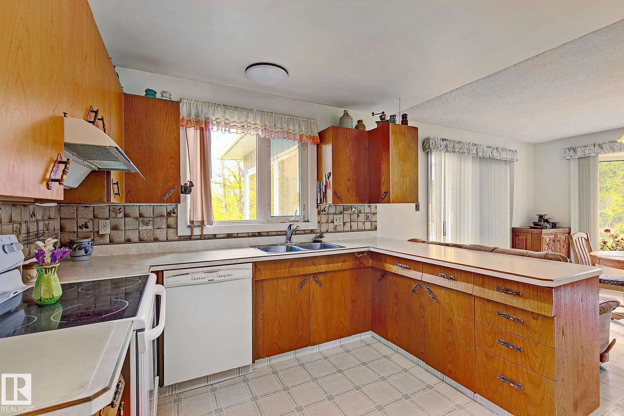 140 WINDERMERE Drive