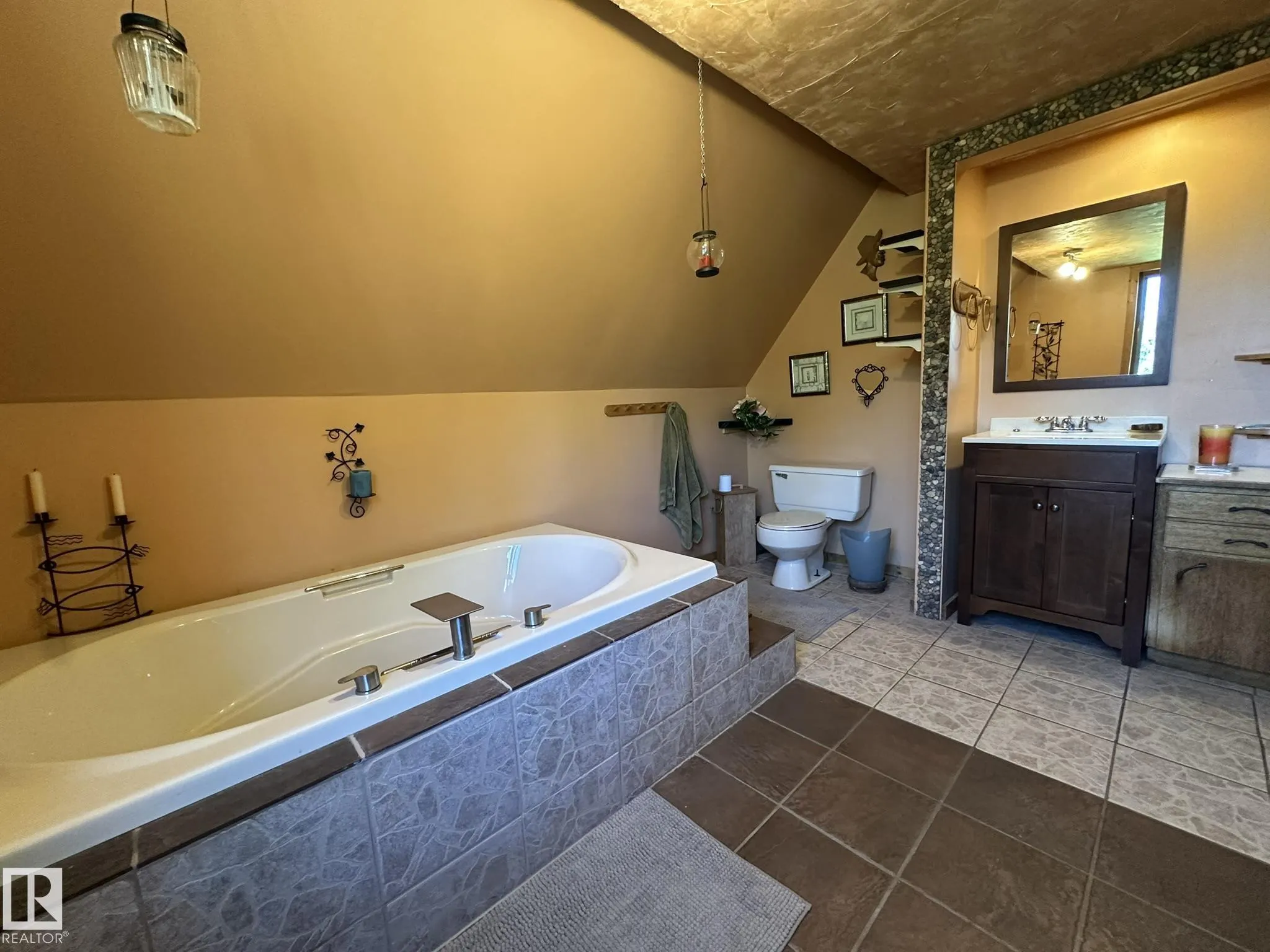 17401 Victoria Trail