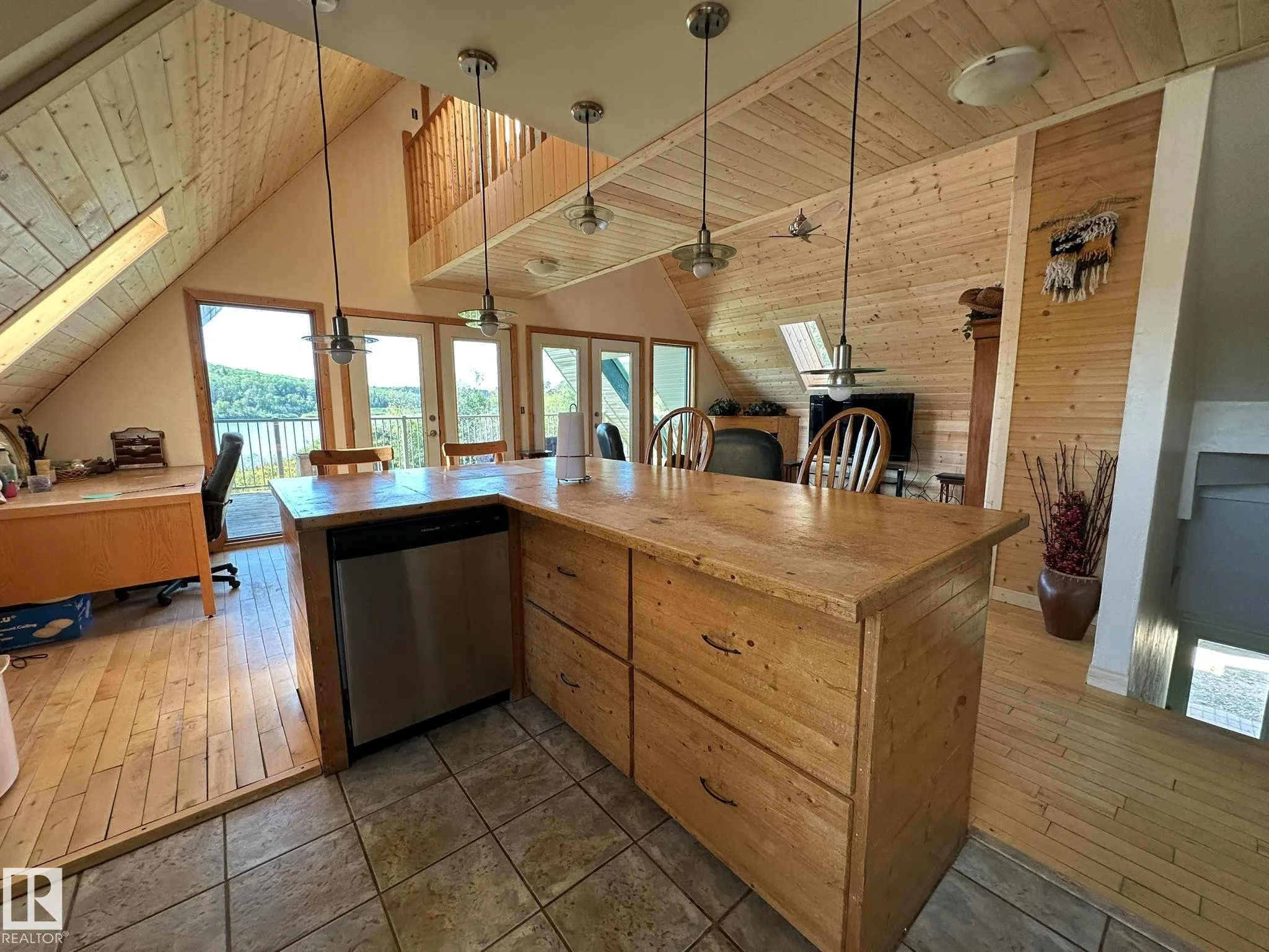 17401 Victoria Trail