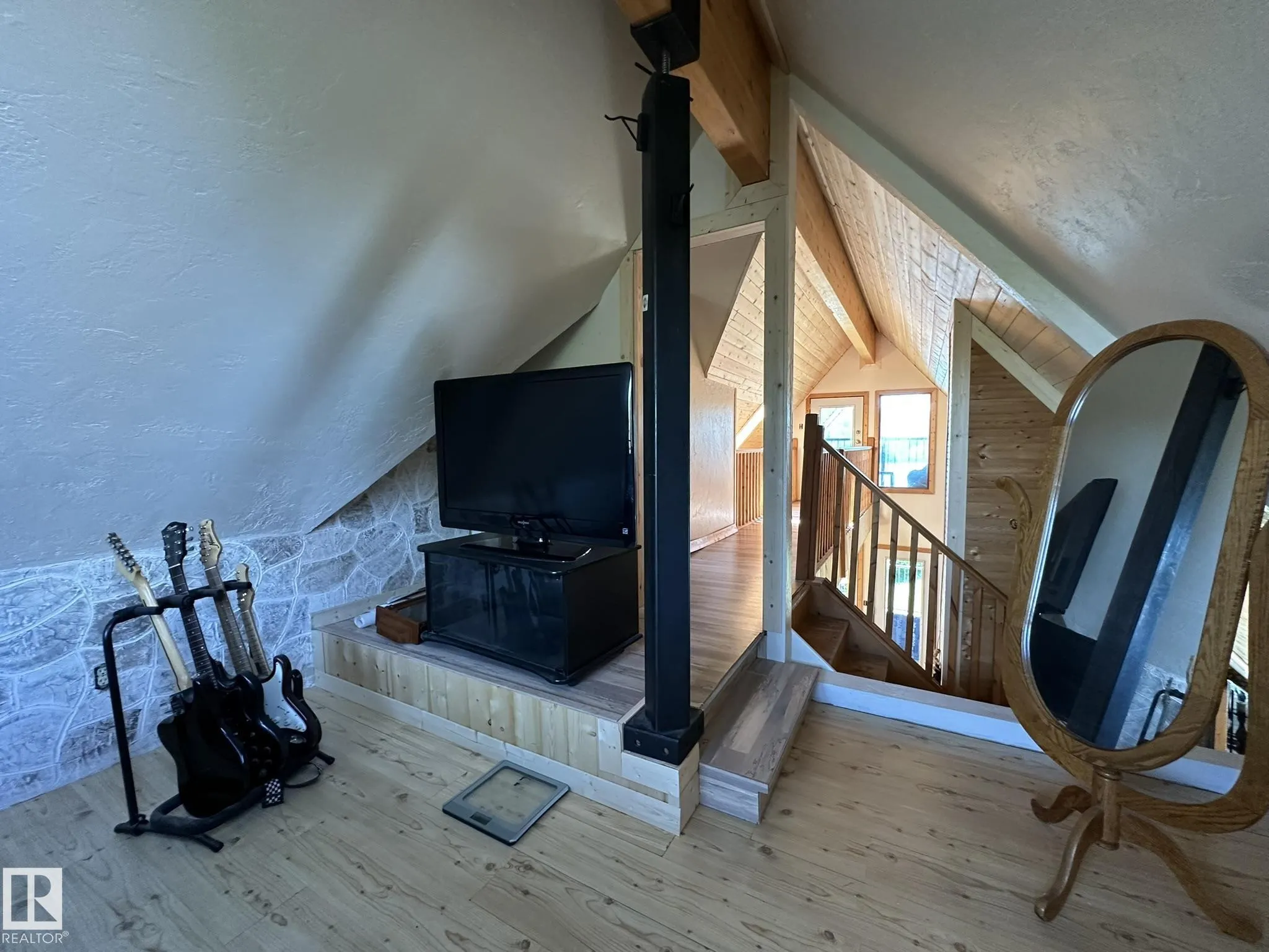 17401 Victoria Trail