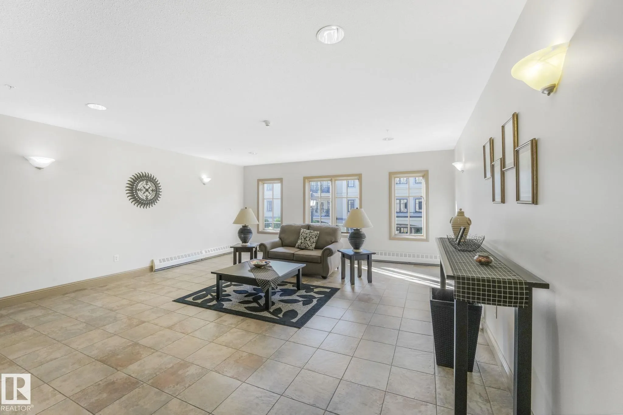 1406 HODGSON Way