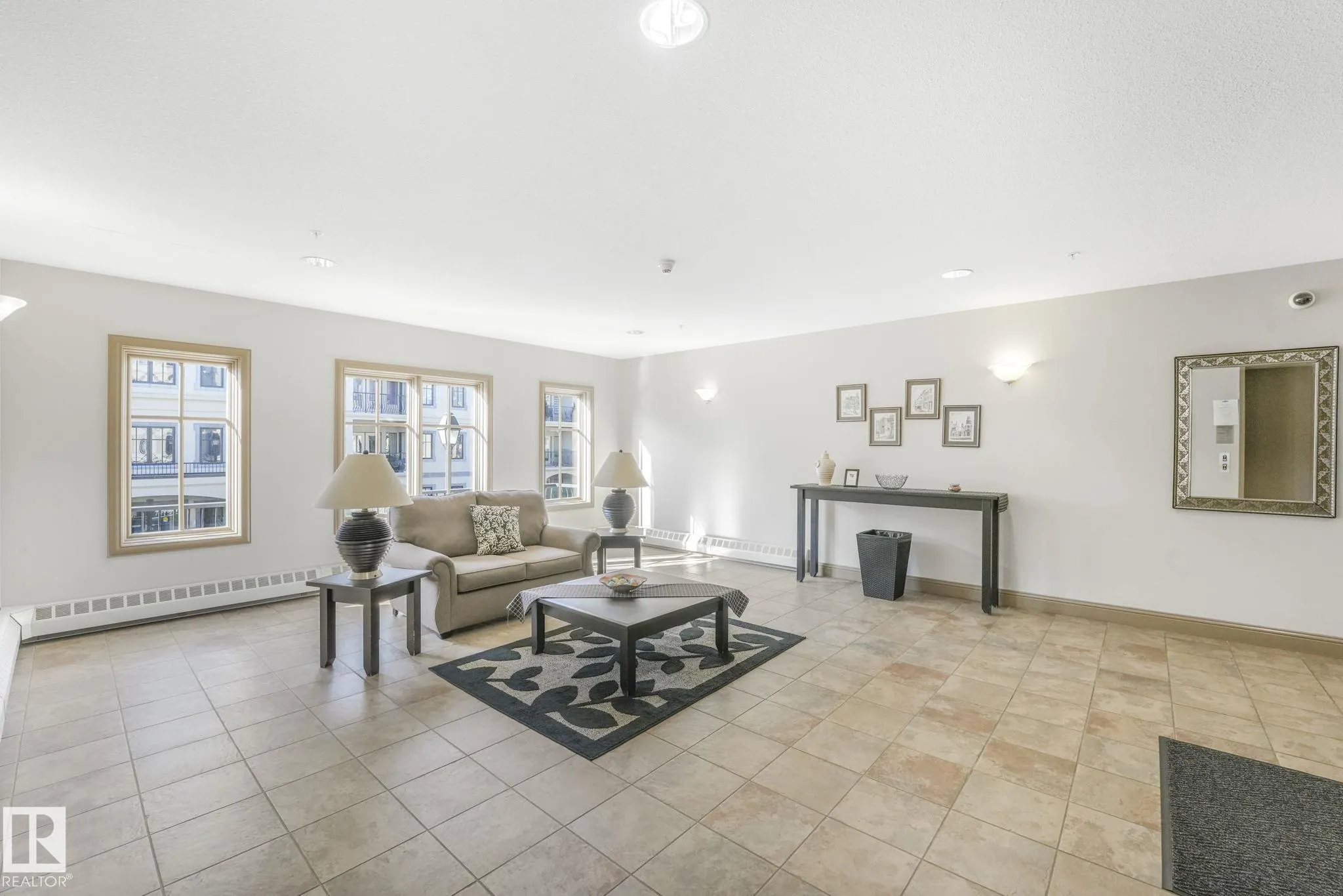 1406 HODGSON Way
