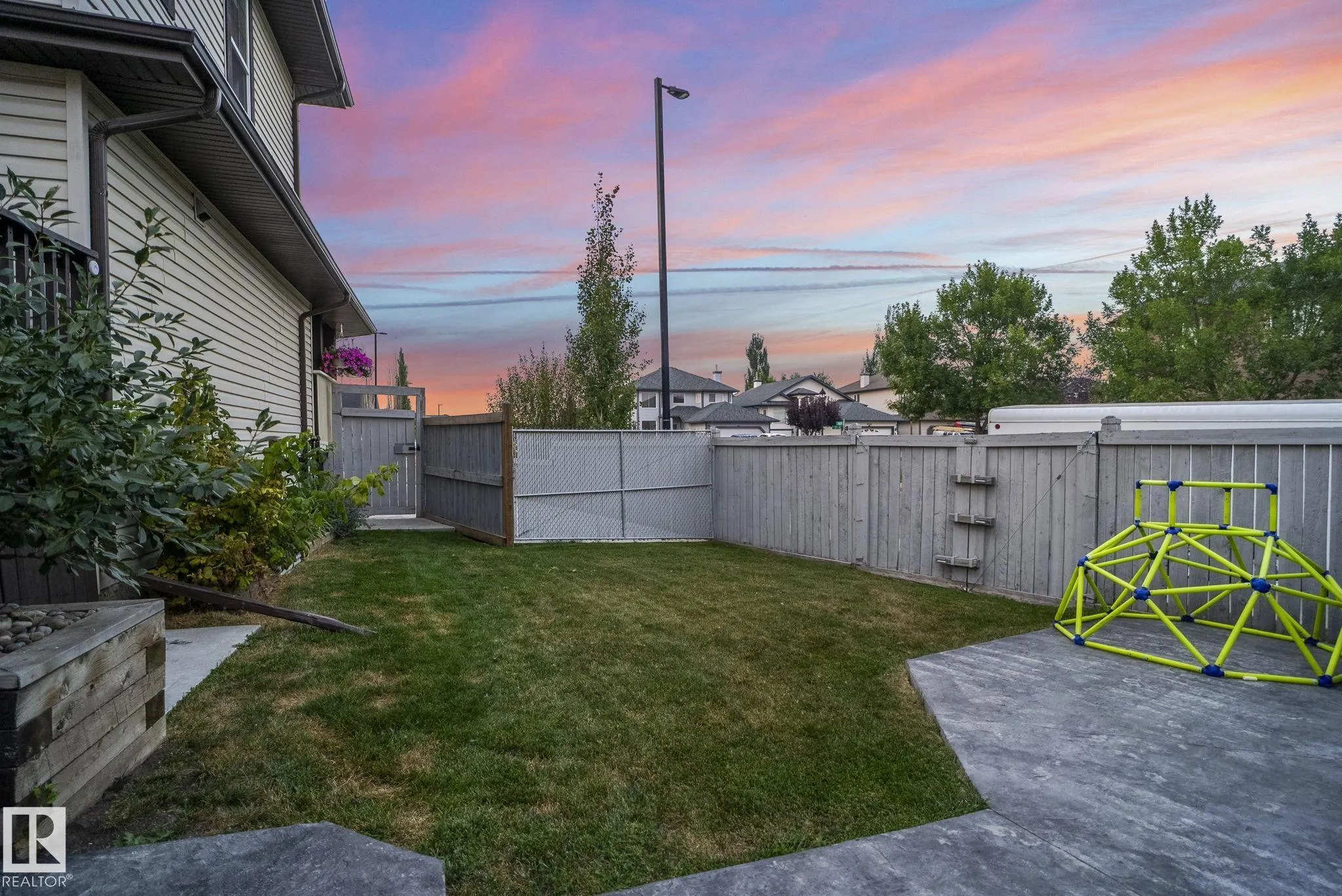 11003 177 Avenue