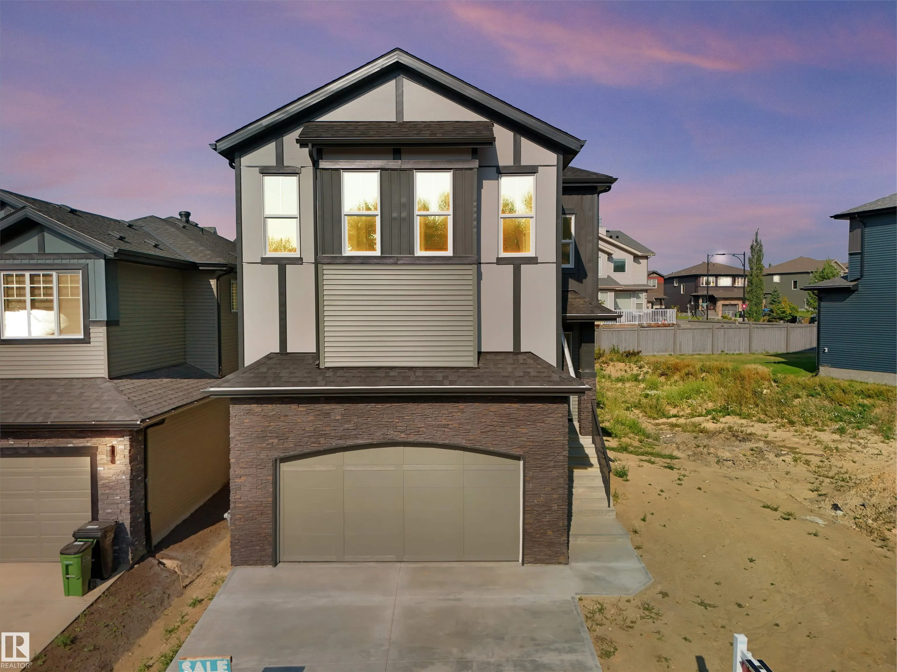 1142 GYRFALCON Crescent