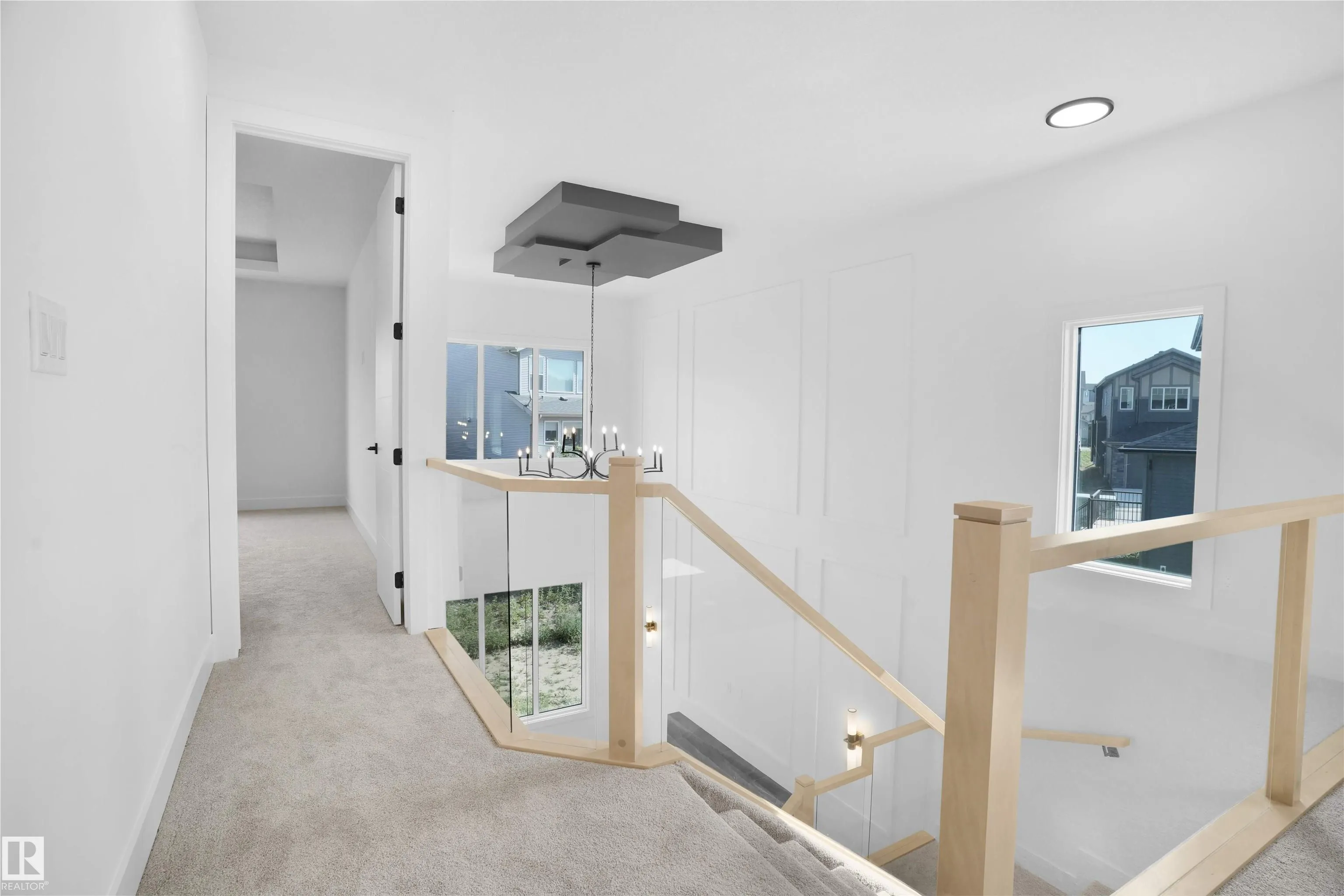1142 GYRFALCON Crescent