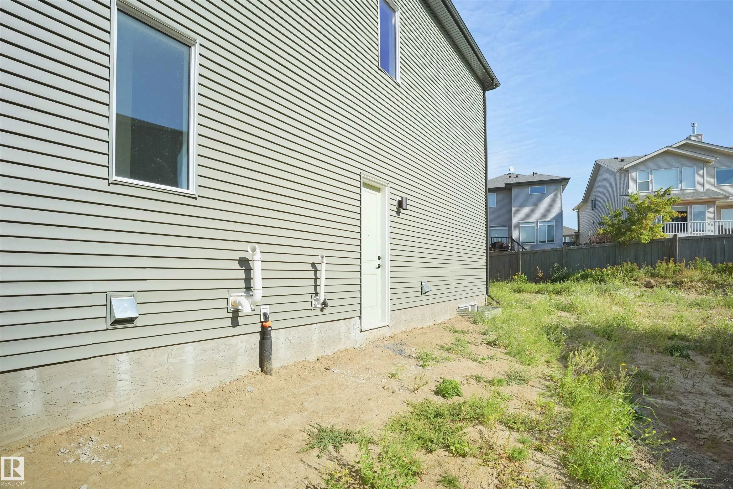 1142 GYRFALCON Crescent
