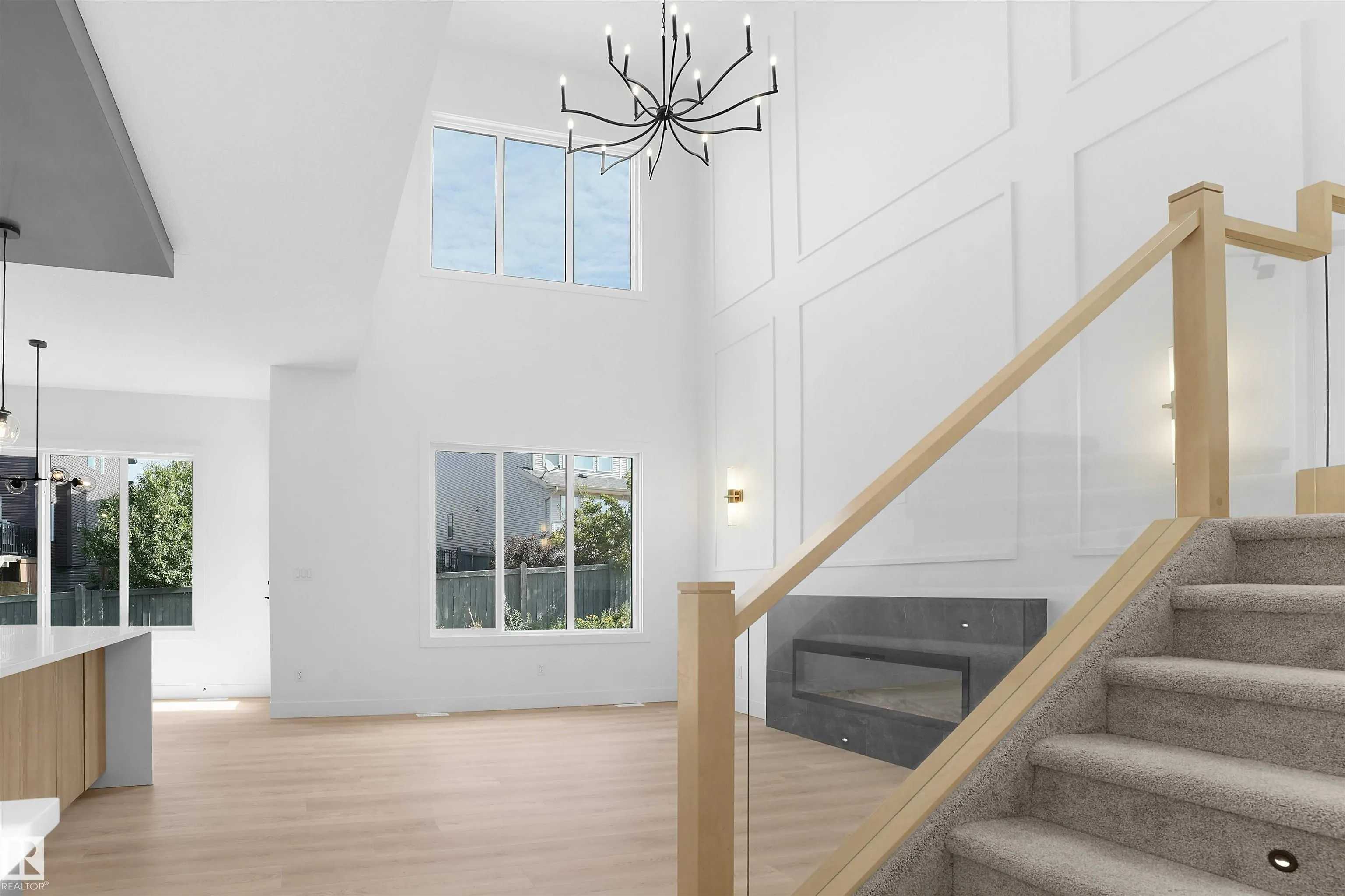 1142 GYRFALCON Crescent