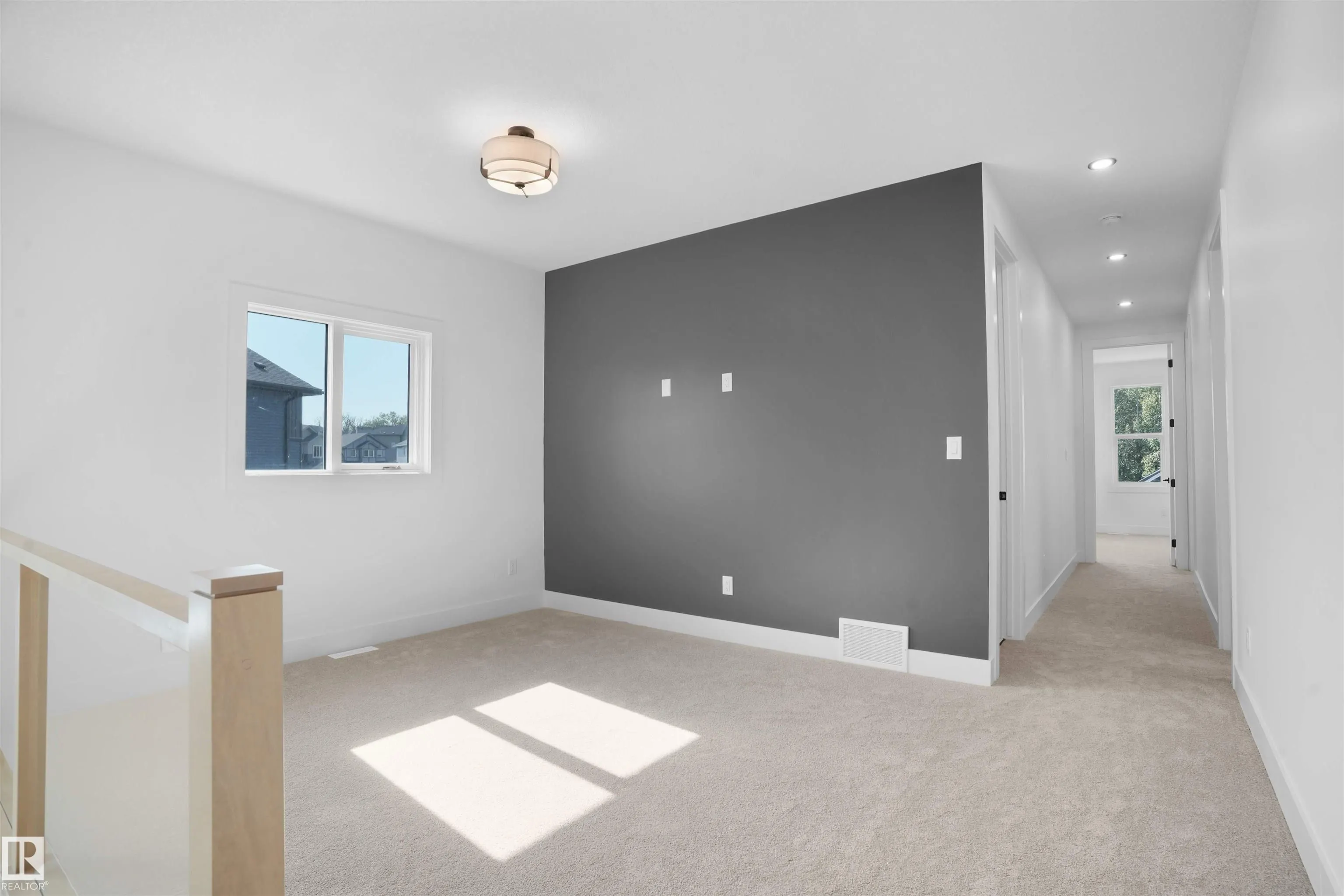 1142 GYRFALCON Crescent