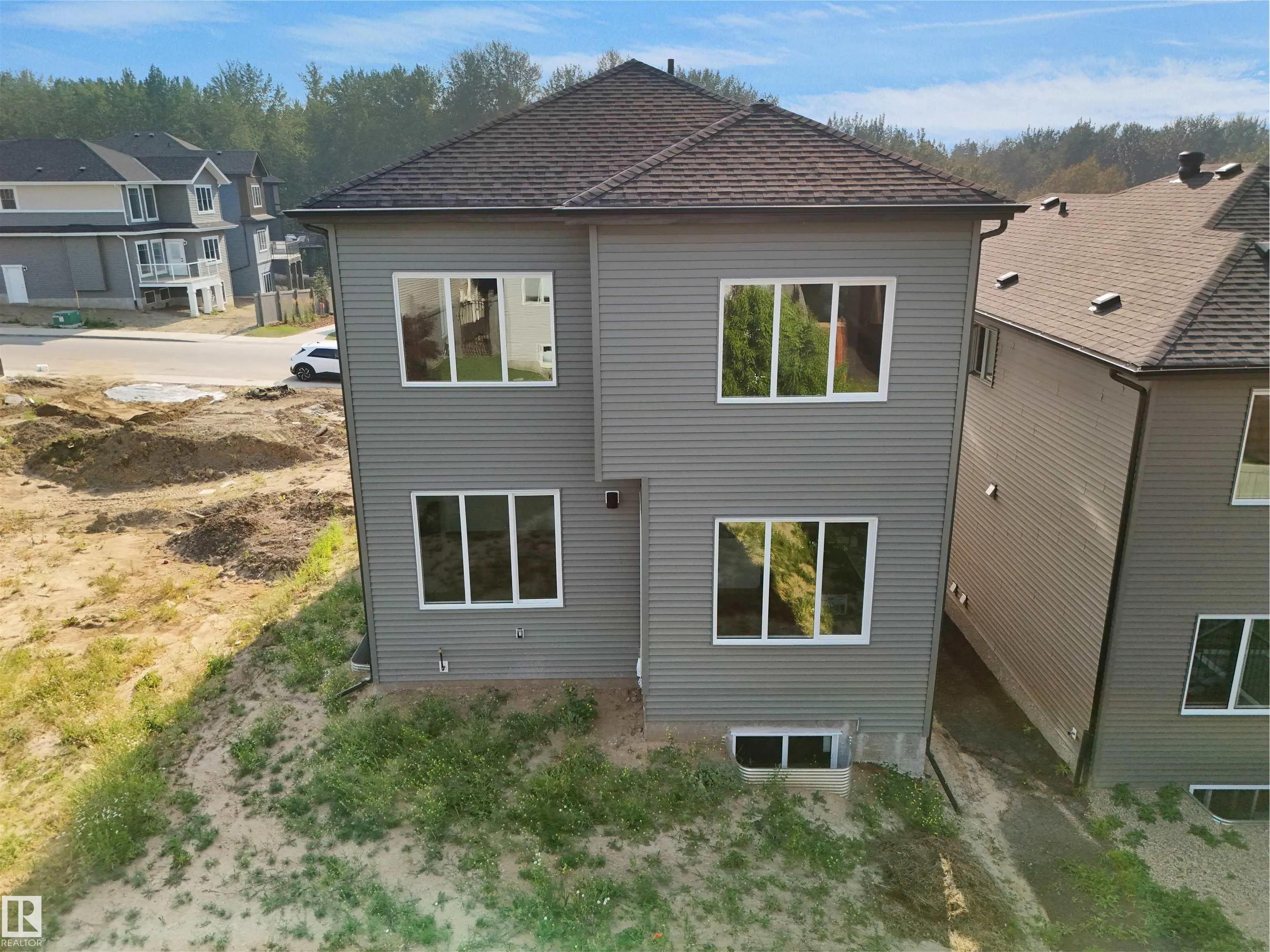 1142 GYRFALCON Crescent