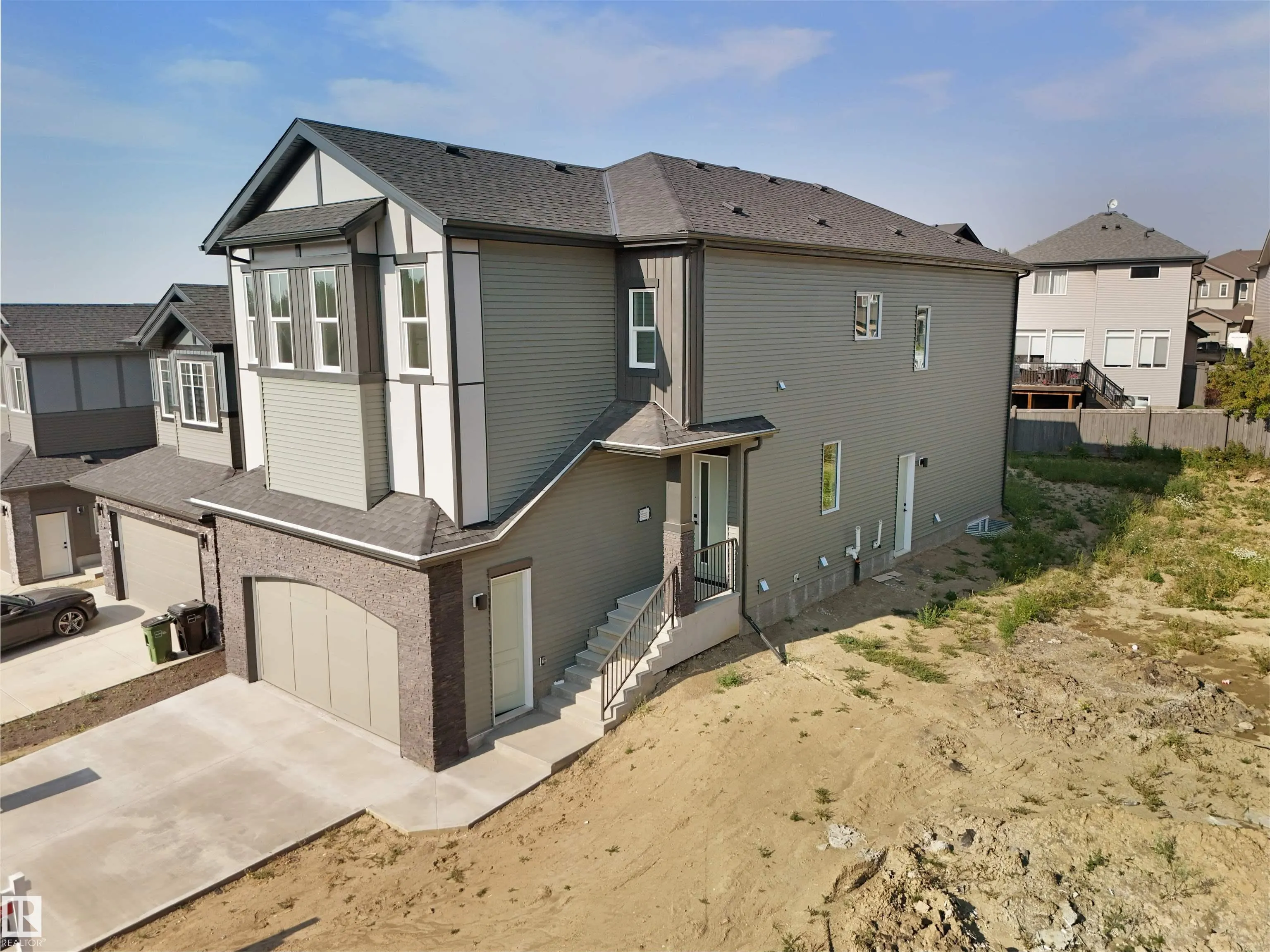 1142 GYRFALCON Crescent