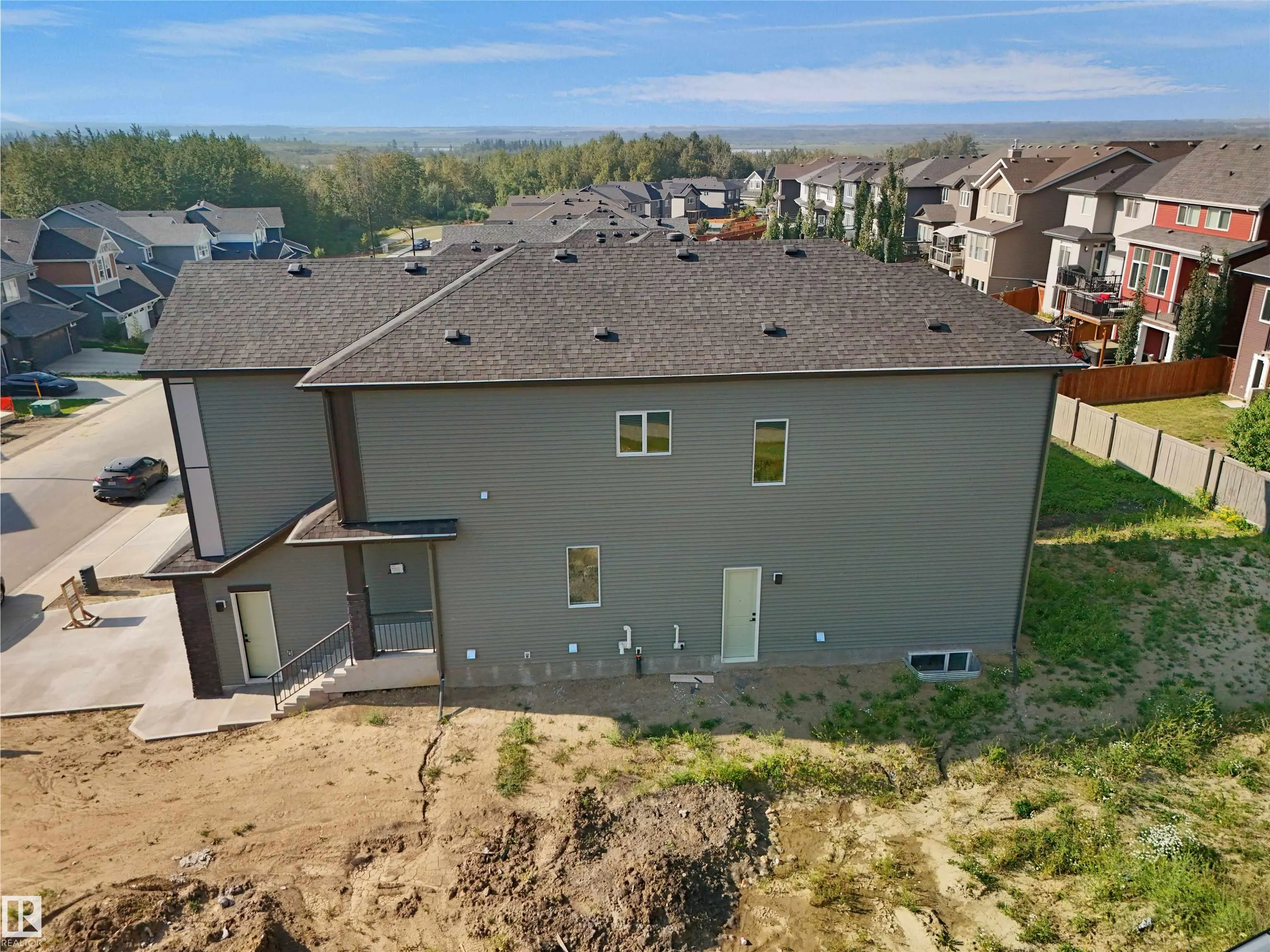 1142 GYRFALCON Crescent