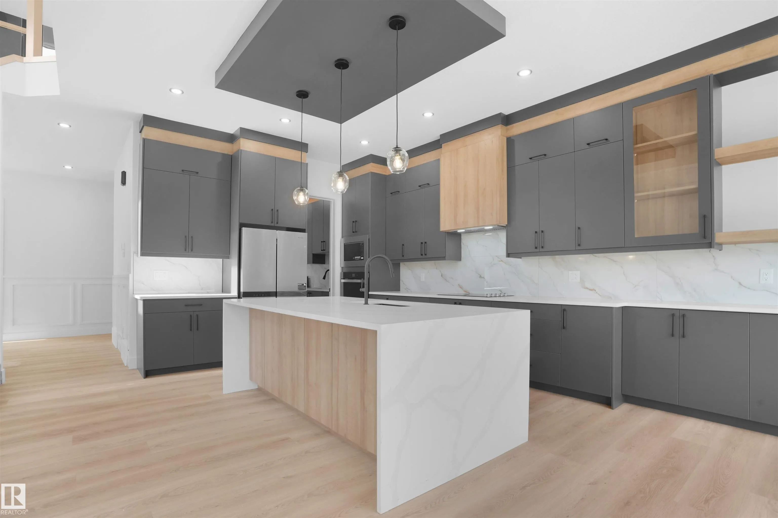 1142 GYRFALCON Crescent