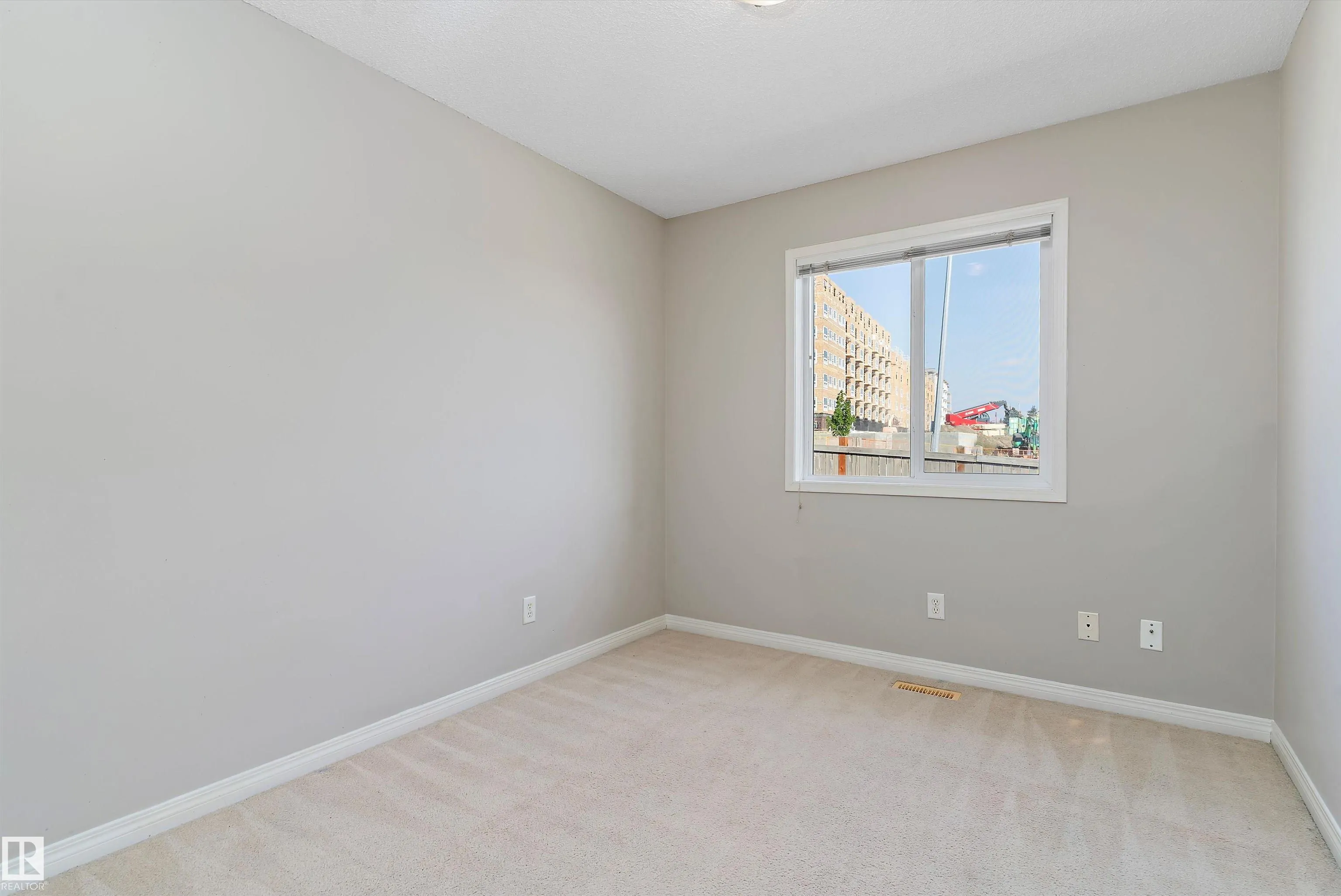 130 HYNDMAN Crescent